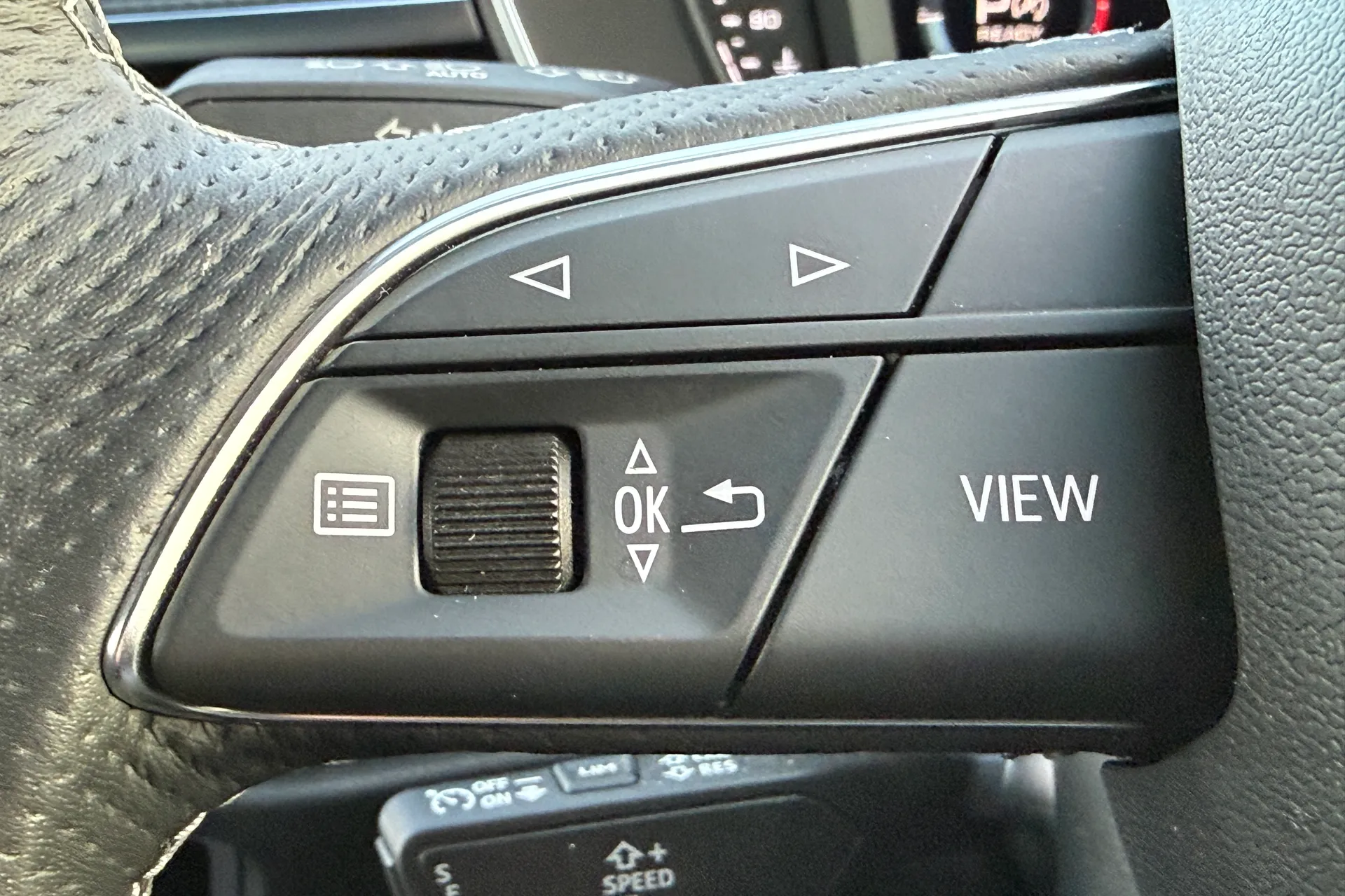 Audi Q3 thumbnail image number 20