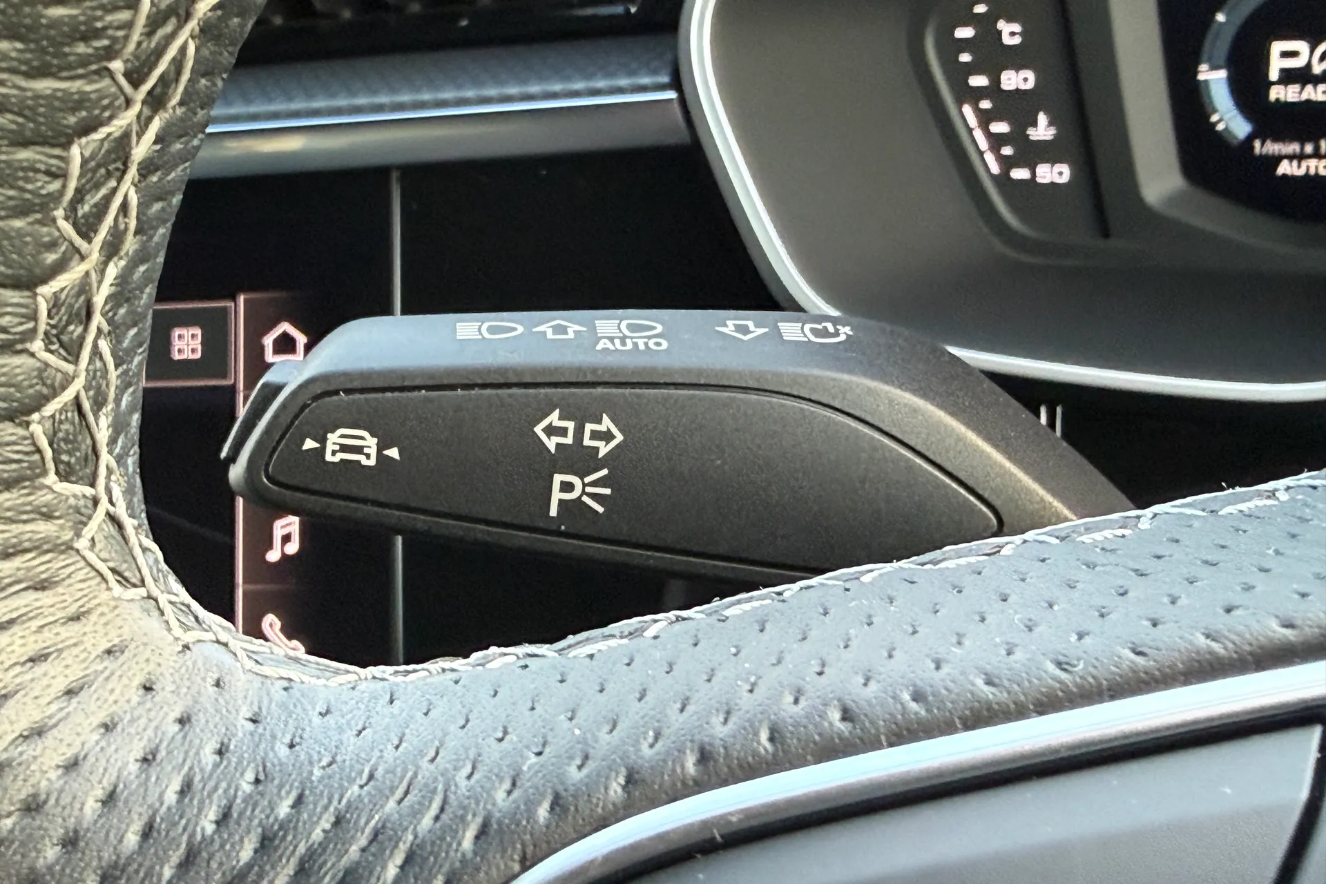 Audi Q3 thumbnail image number 17