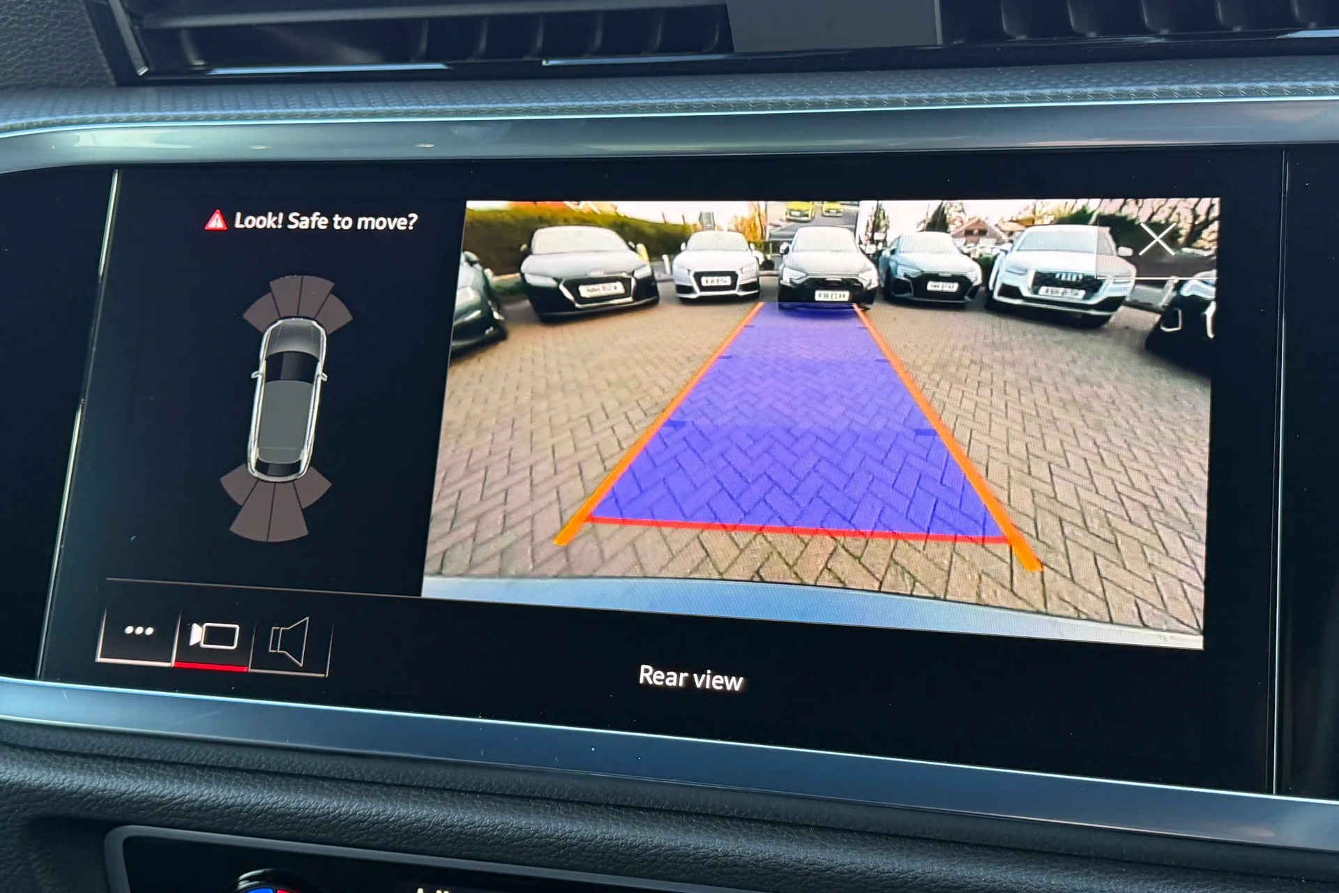 Audi Q3 thumbnail image number 4