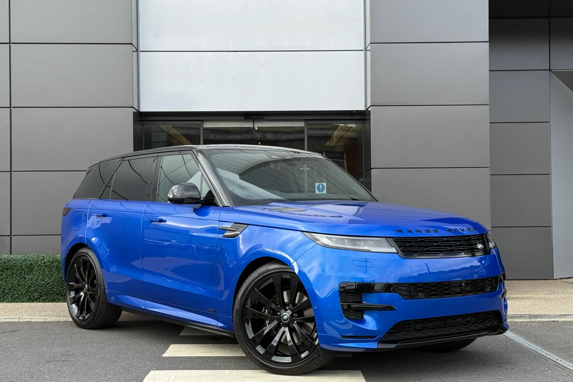 LAND ROVER RANGE ROVER SPORT focused image