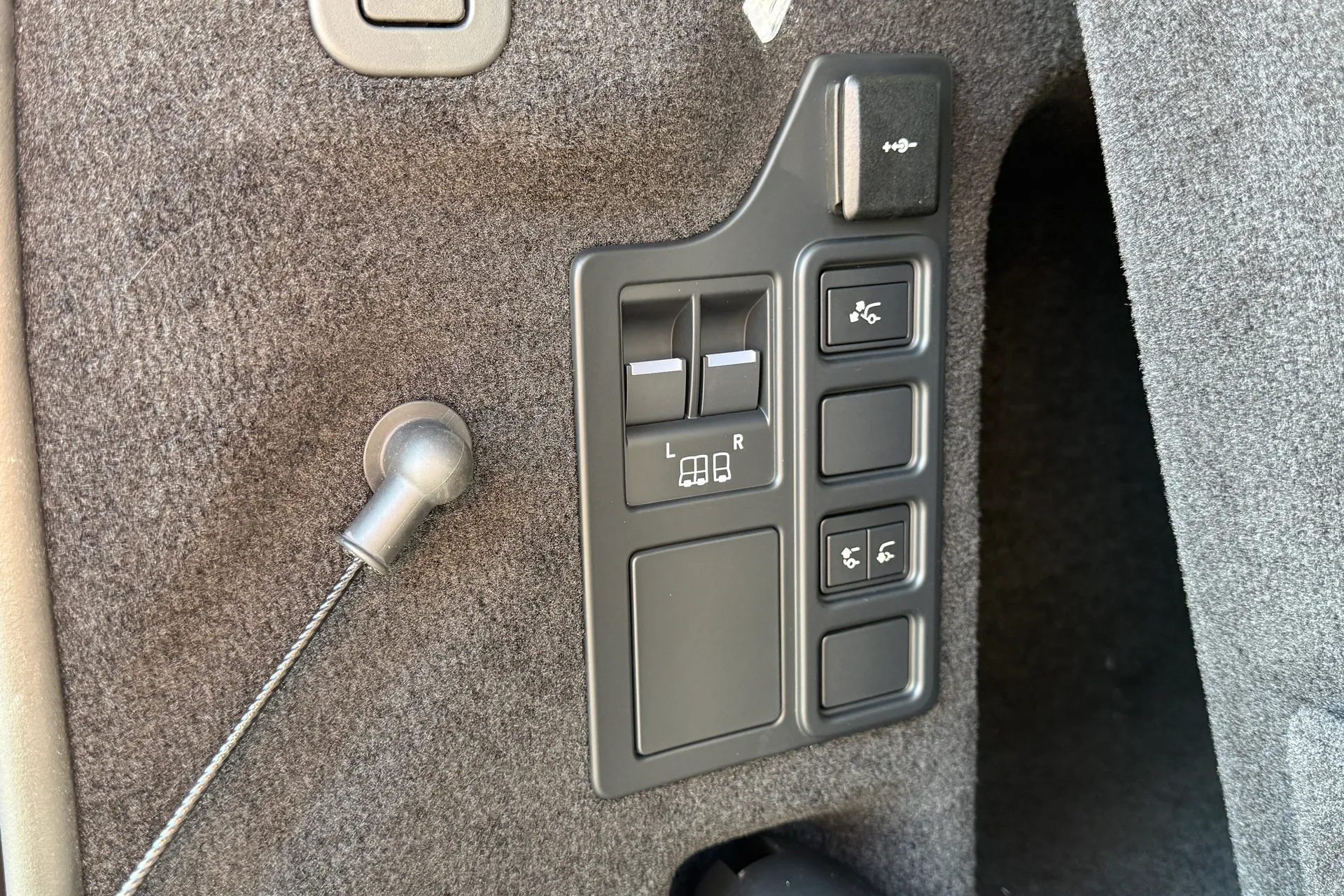 LAND ROVER DISCOVERY thumbnail image number 42