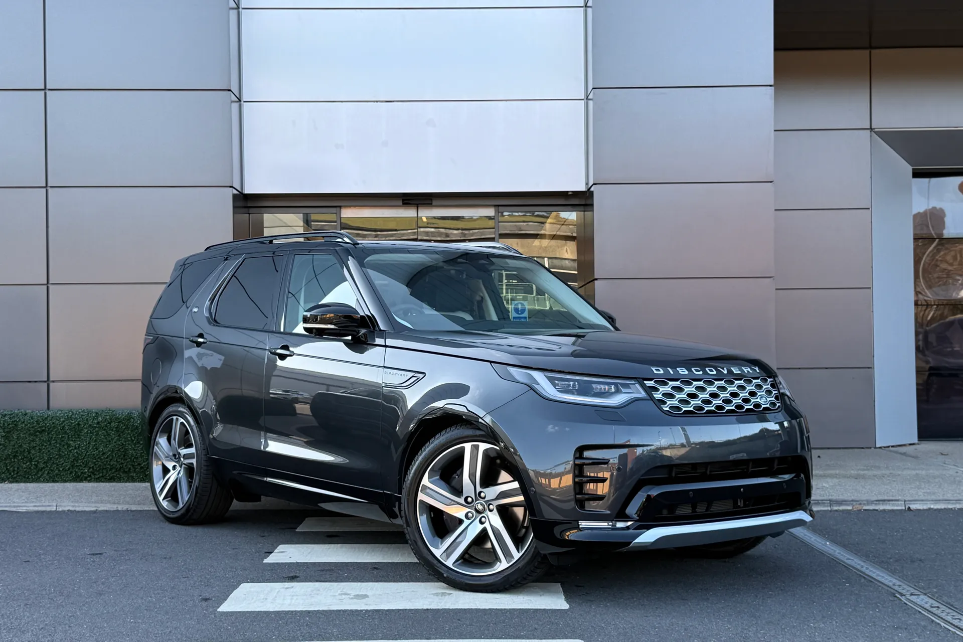 LAND ROVER DISCOVERY focused image