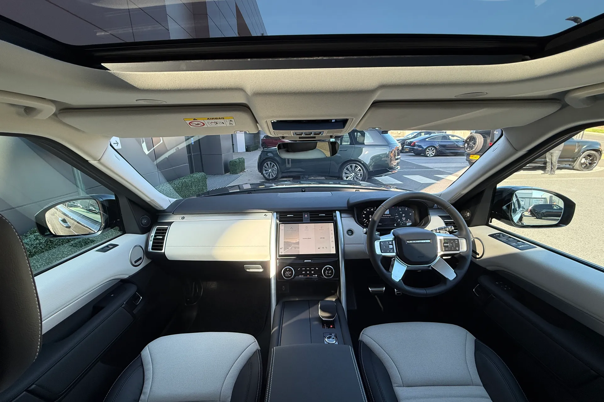 LAND ROVER DISCOVERY thumbnail image number 3