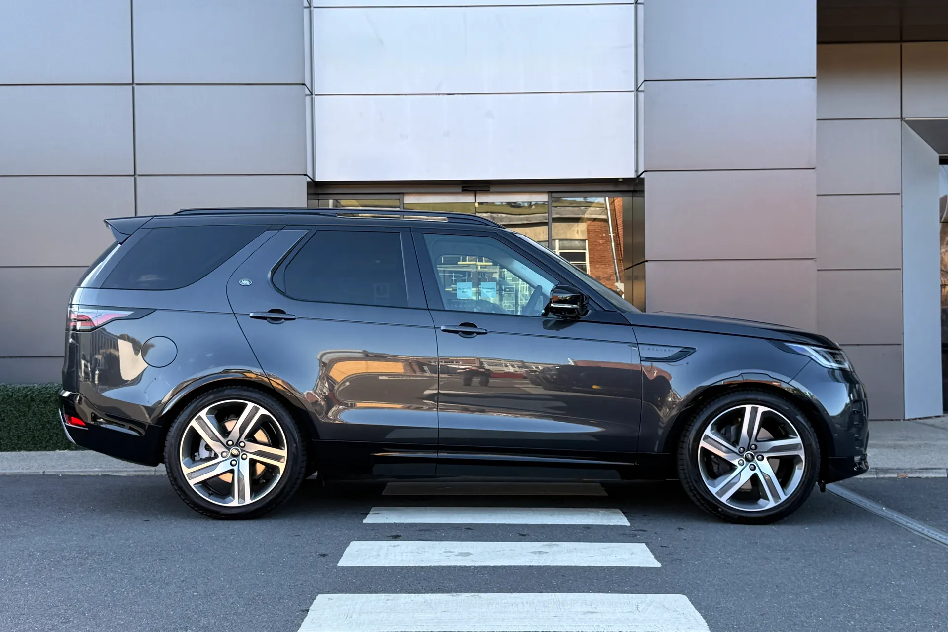 LAND ROVER DISCOVERY thumbnail image number 2