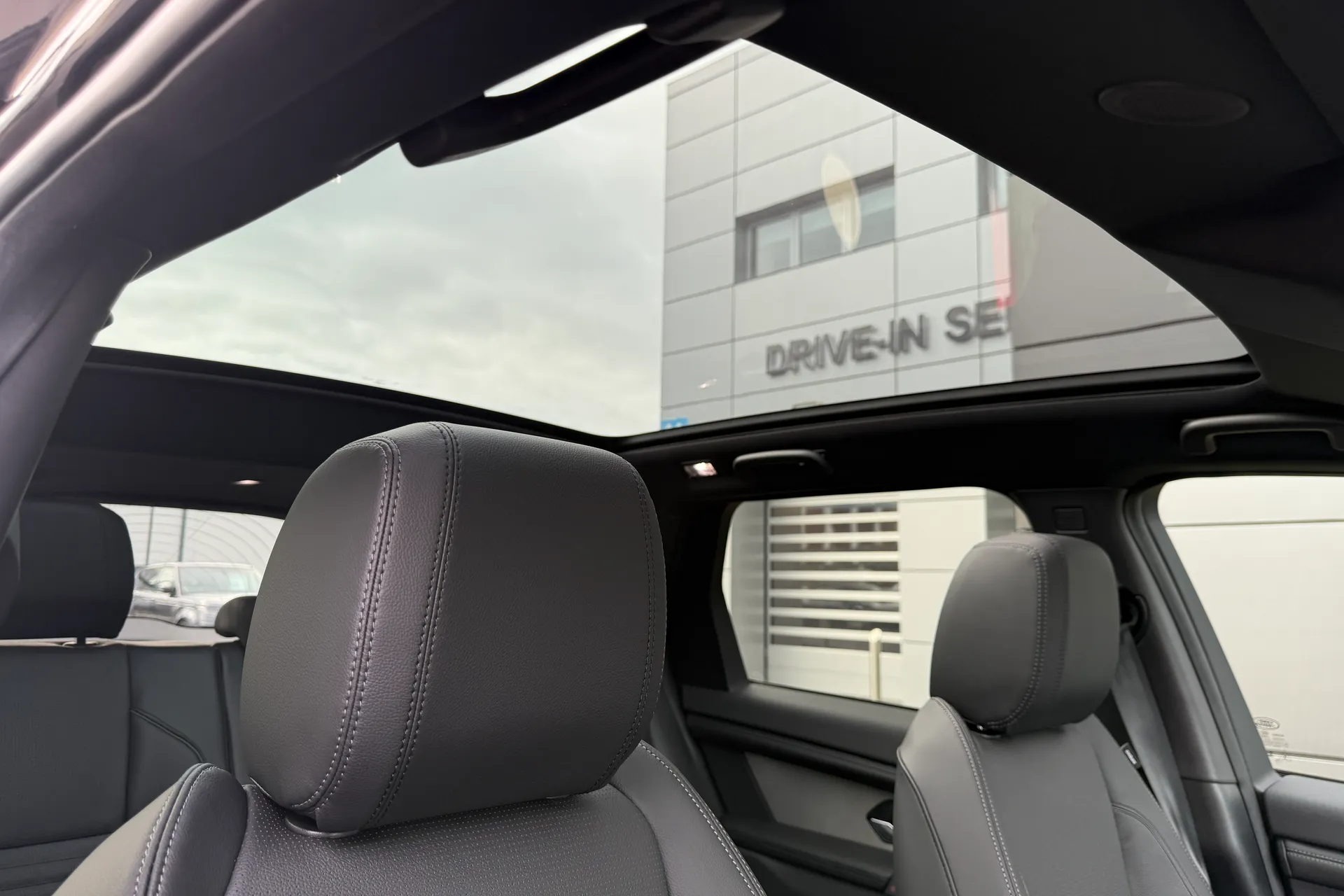 LAND ROVER DISCOVERY SPORT thumbnail image number 9