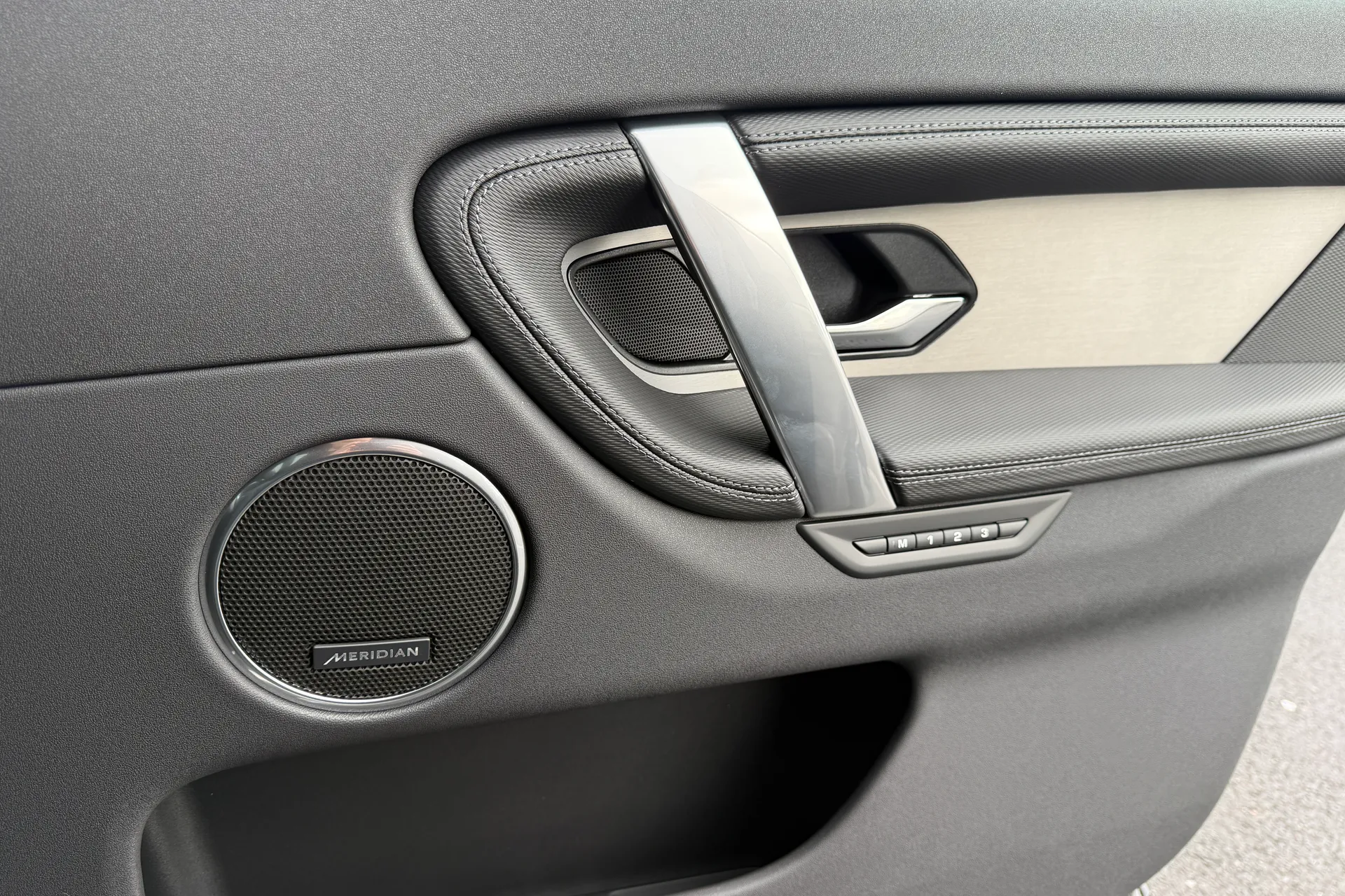 LAND ROVER DISCOVERY SPORT thumbnail image number 37