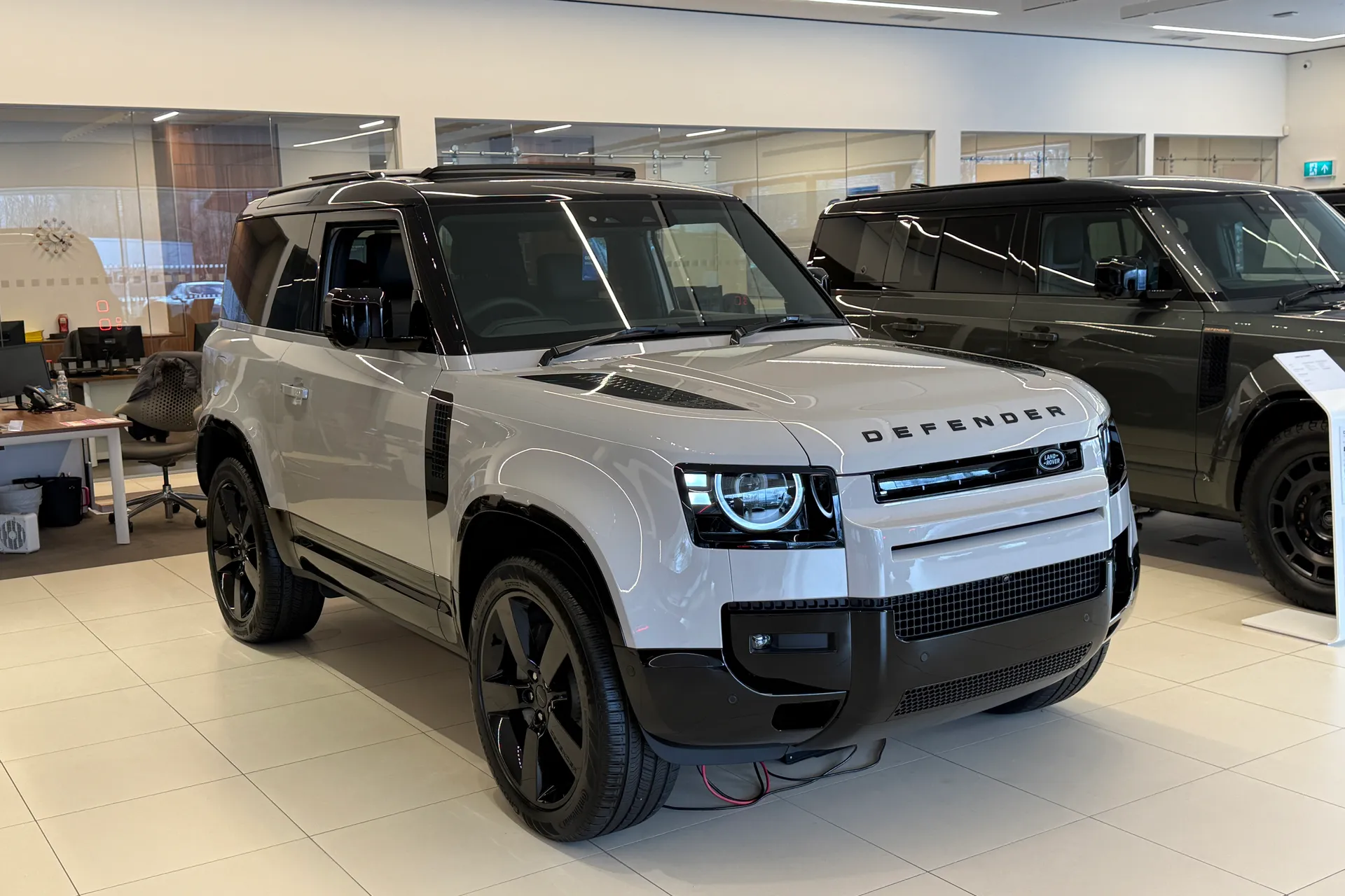 LAND ROVER Defender 90 focused image