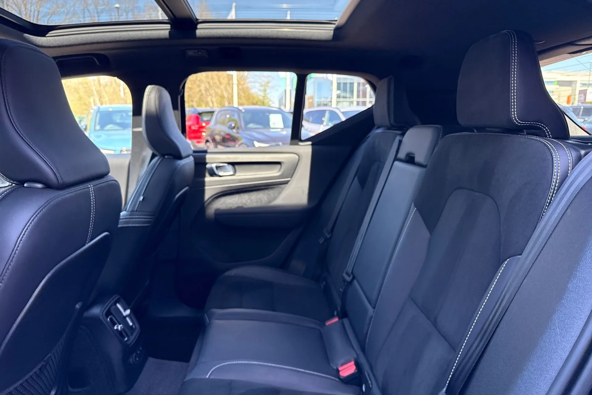 Volvo XC40 thumbnail image number 30