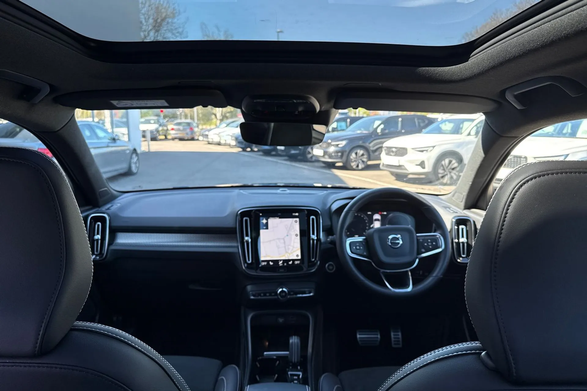 Volvo XC40 thumbnail image number 3