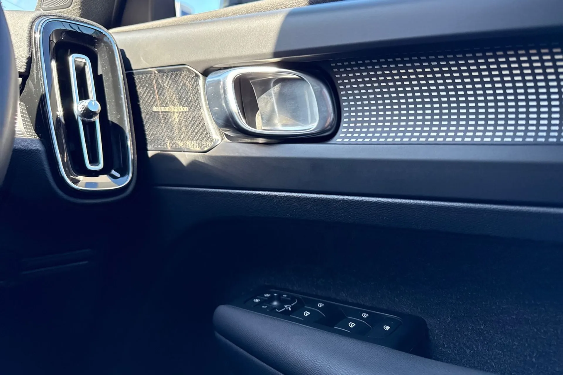 Volvo XC40 thumbnail image number 42