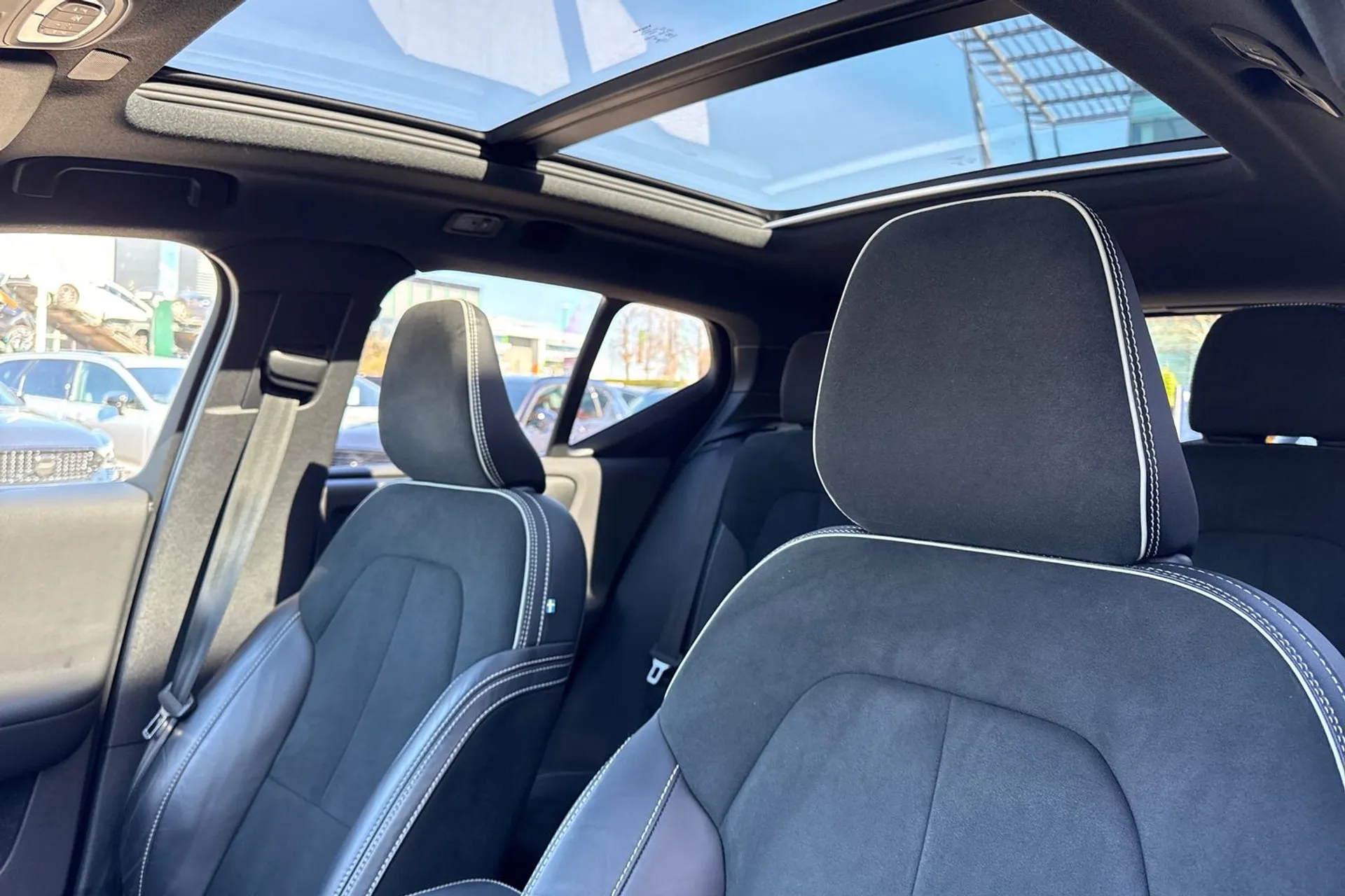 Volvo XC40 thumbnail image number 29