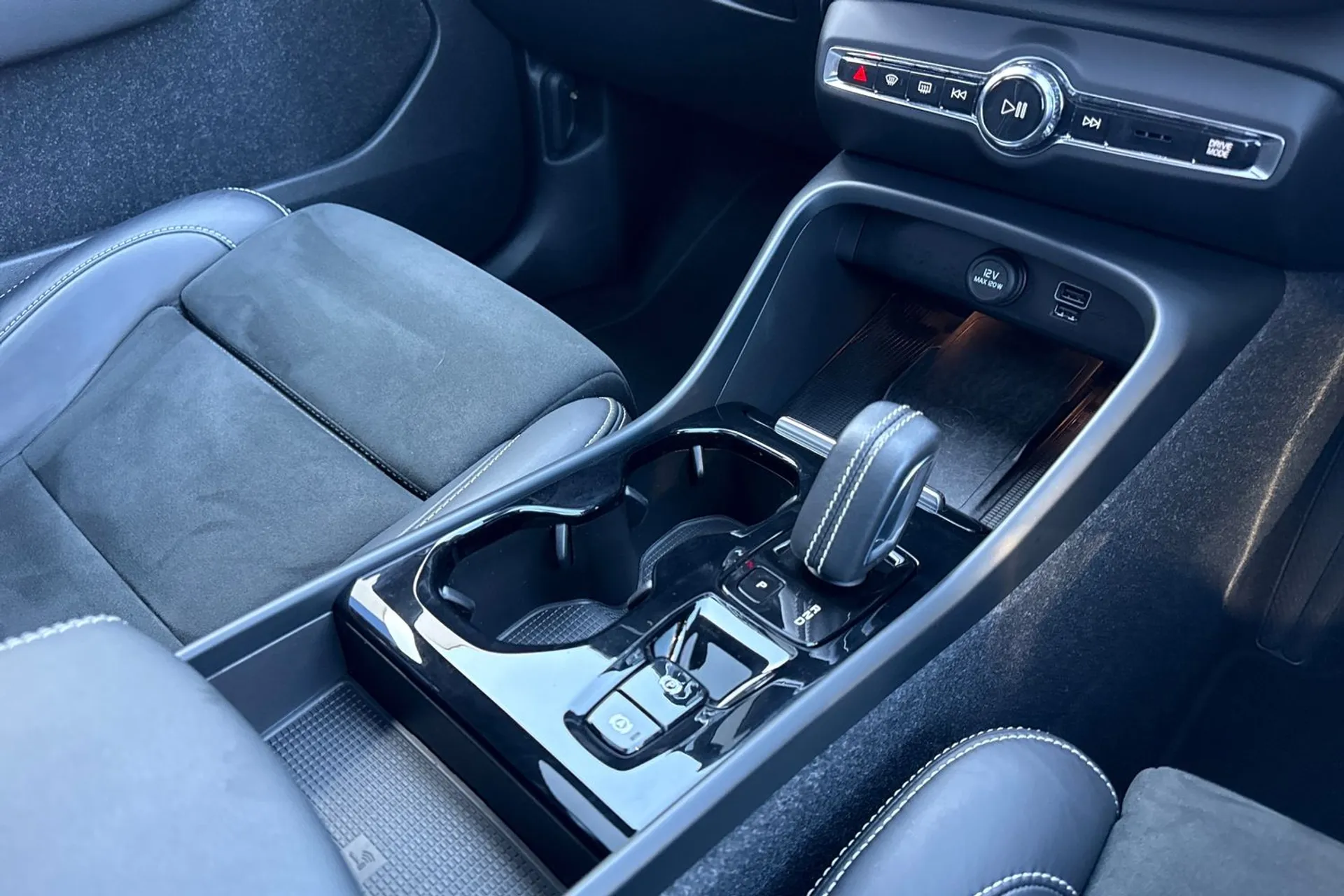 Volvo XC40 thumbnail image number 43