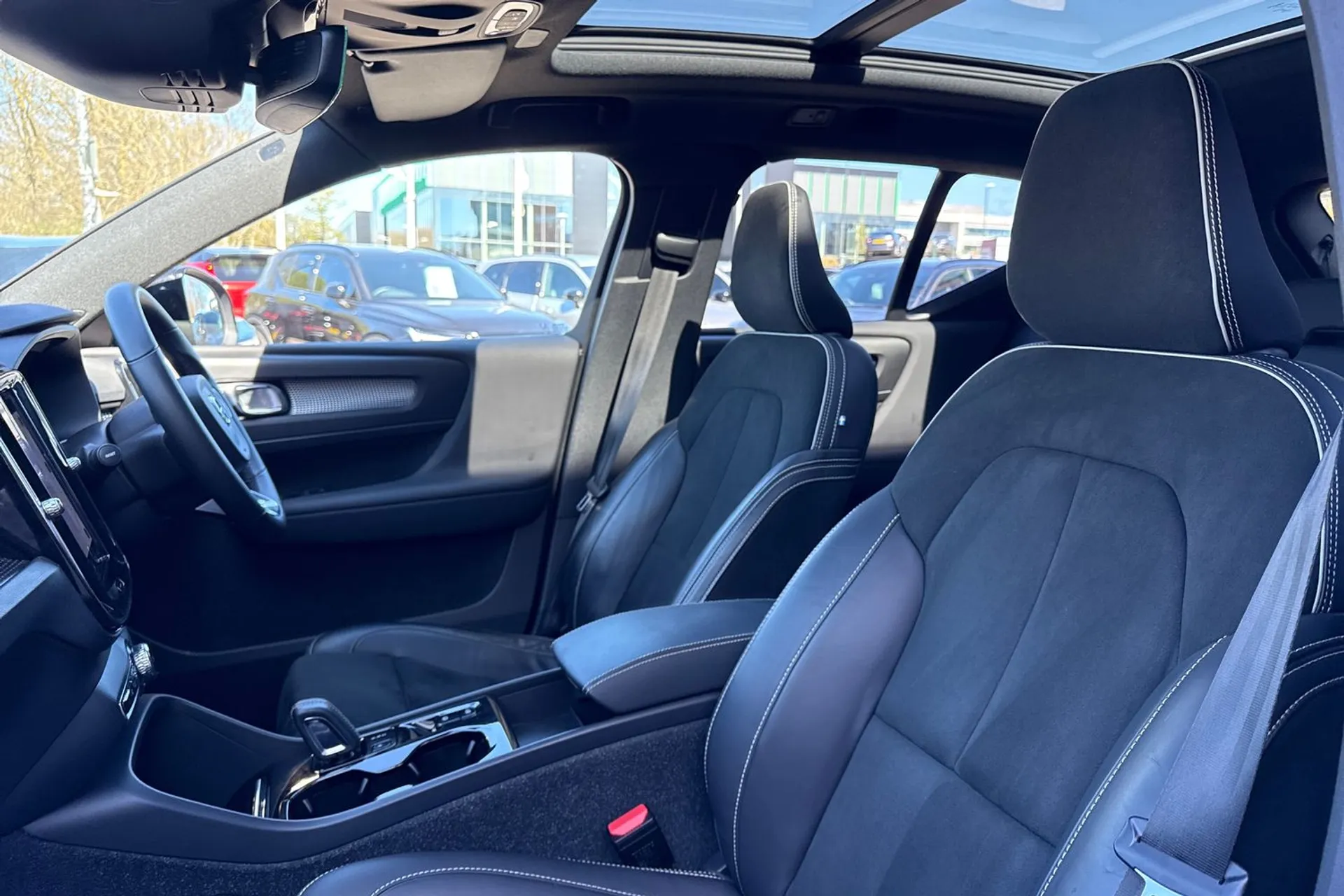 Volvo XC40 thumbnail image number 28