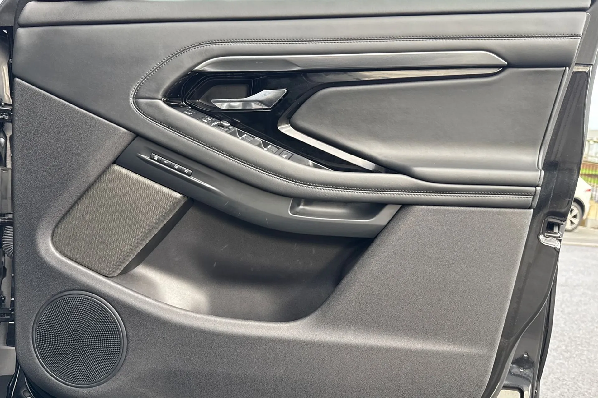 LAND ROVER RANGE ROVER EVOQUE thumbnail image number 28