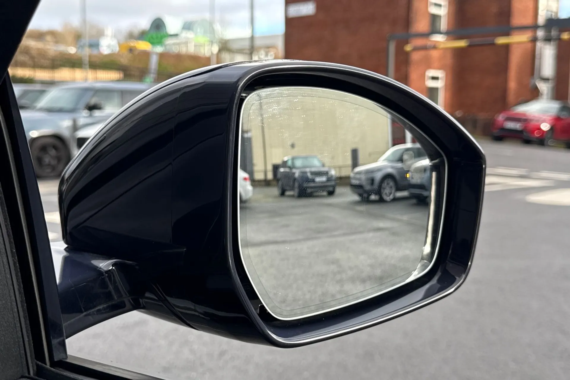 LAND ROVER RANGE ROVER EVOQUE thumbnail image number 17