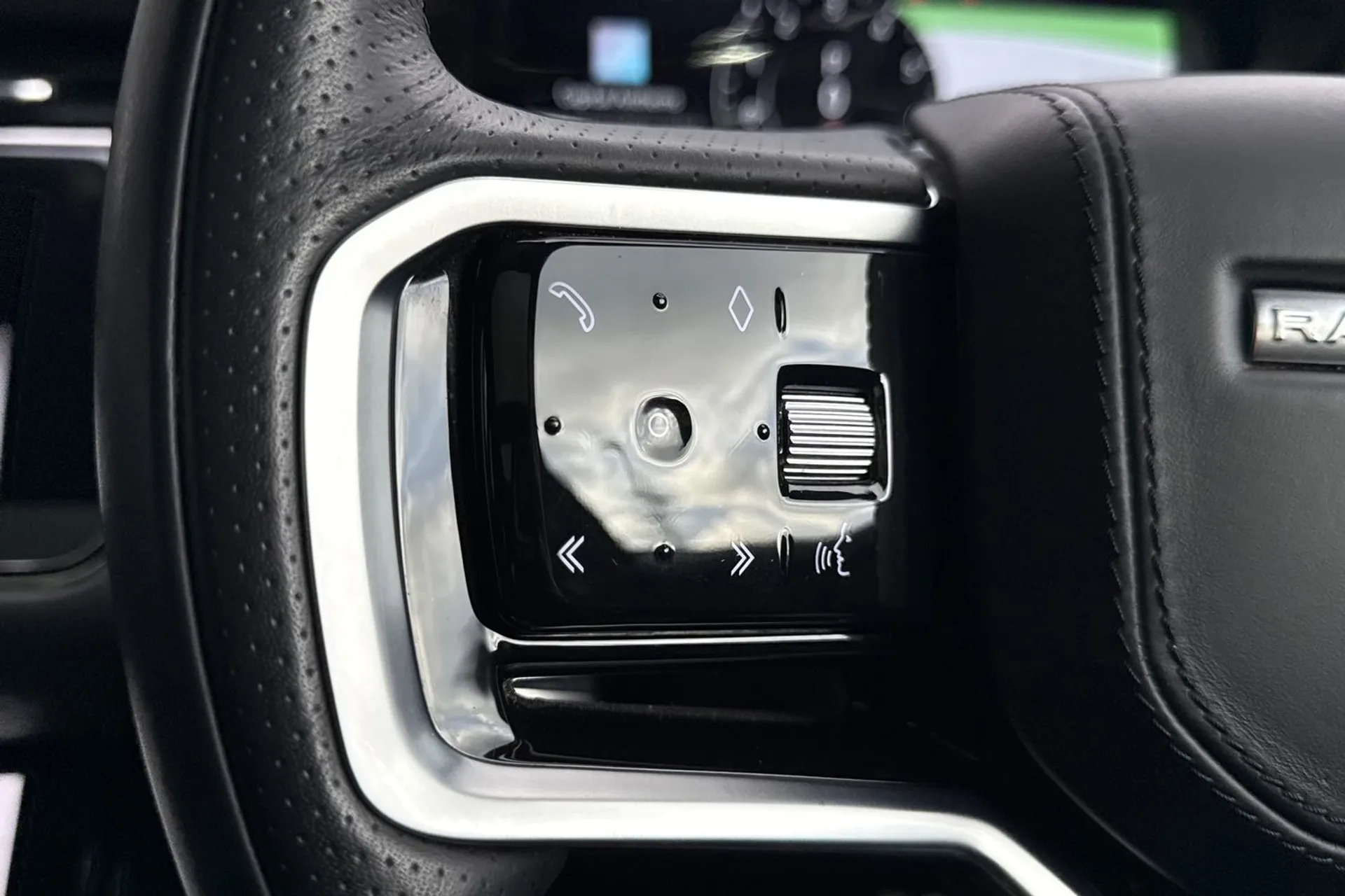 LAND ROVER RANGE ROVER EVOQUE thumbnail image number 39