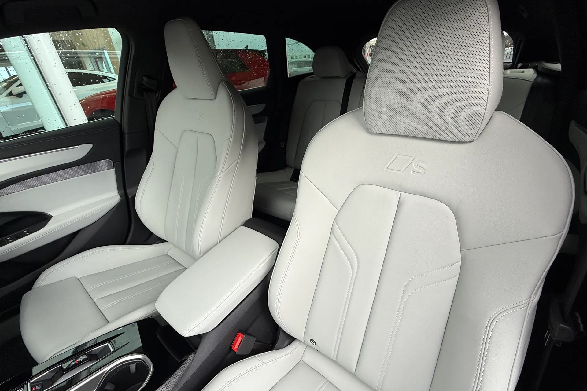 Audi A6 thumbnail image number 43