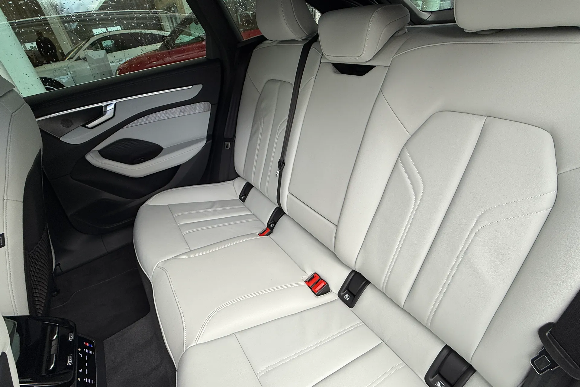 Audi A6 thumbnail image number 40