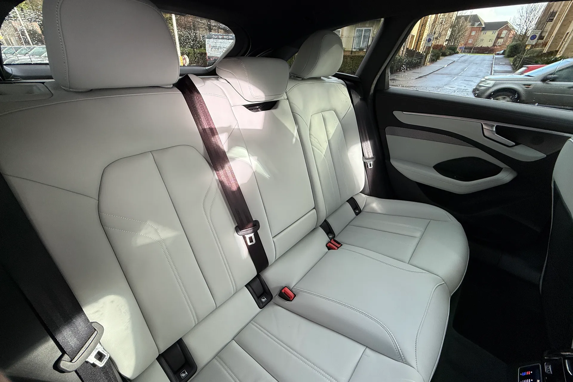 Audi A6 thumbnail image number 28