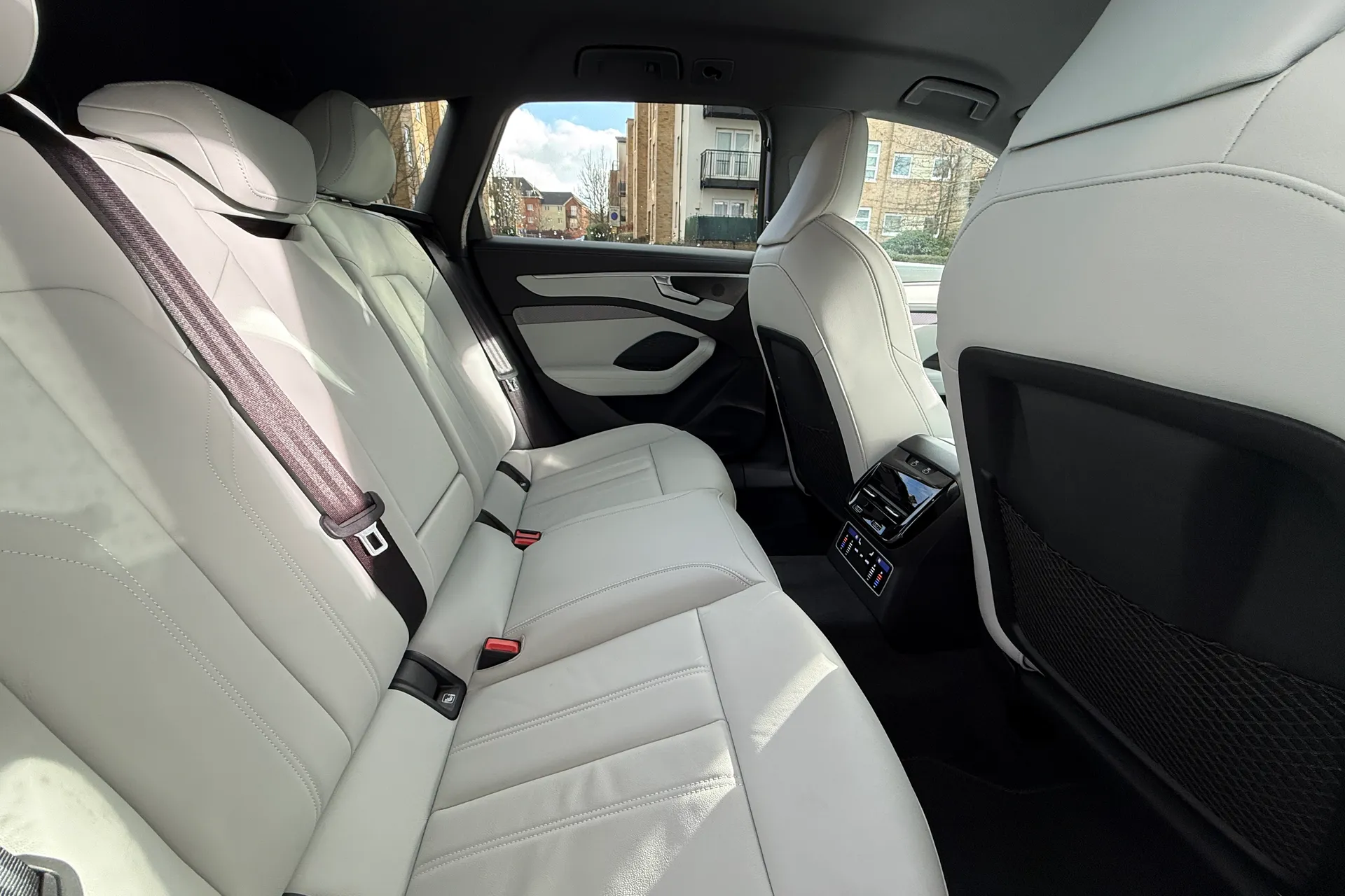 Audi A6 thumbnail image number 27