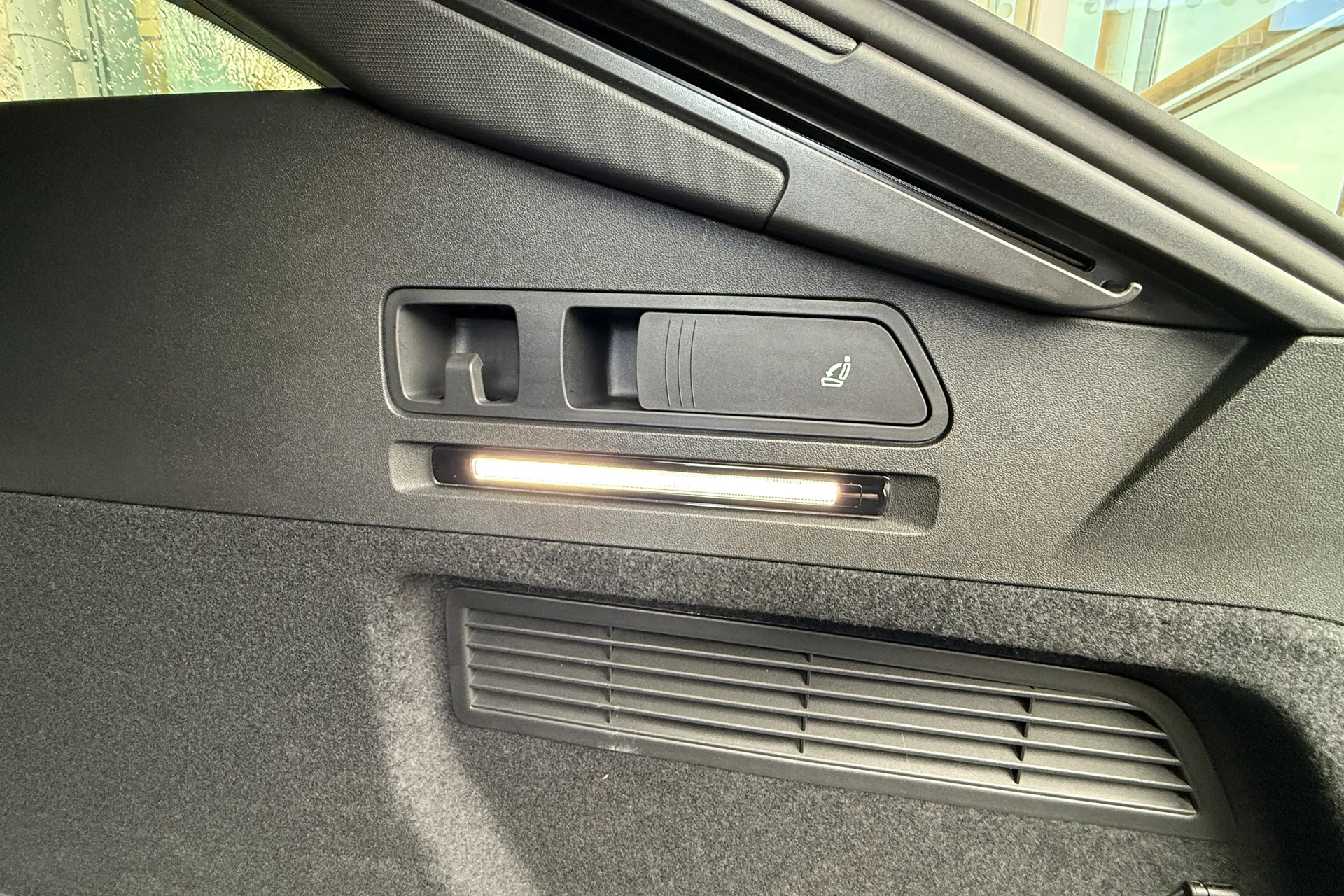 Audi A6 thumbnail image number 36