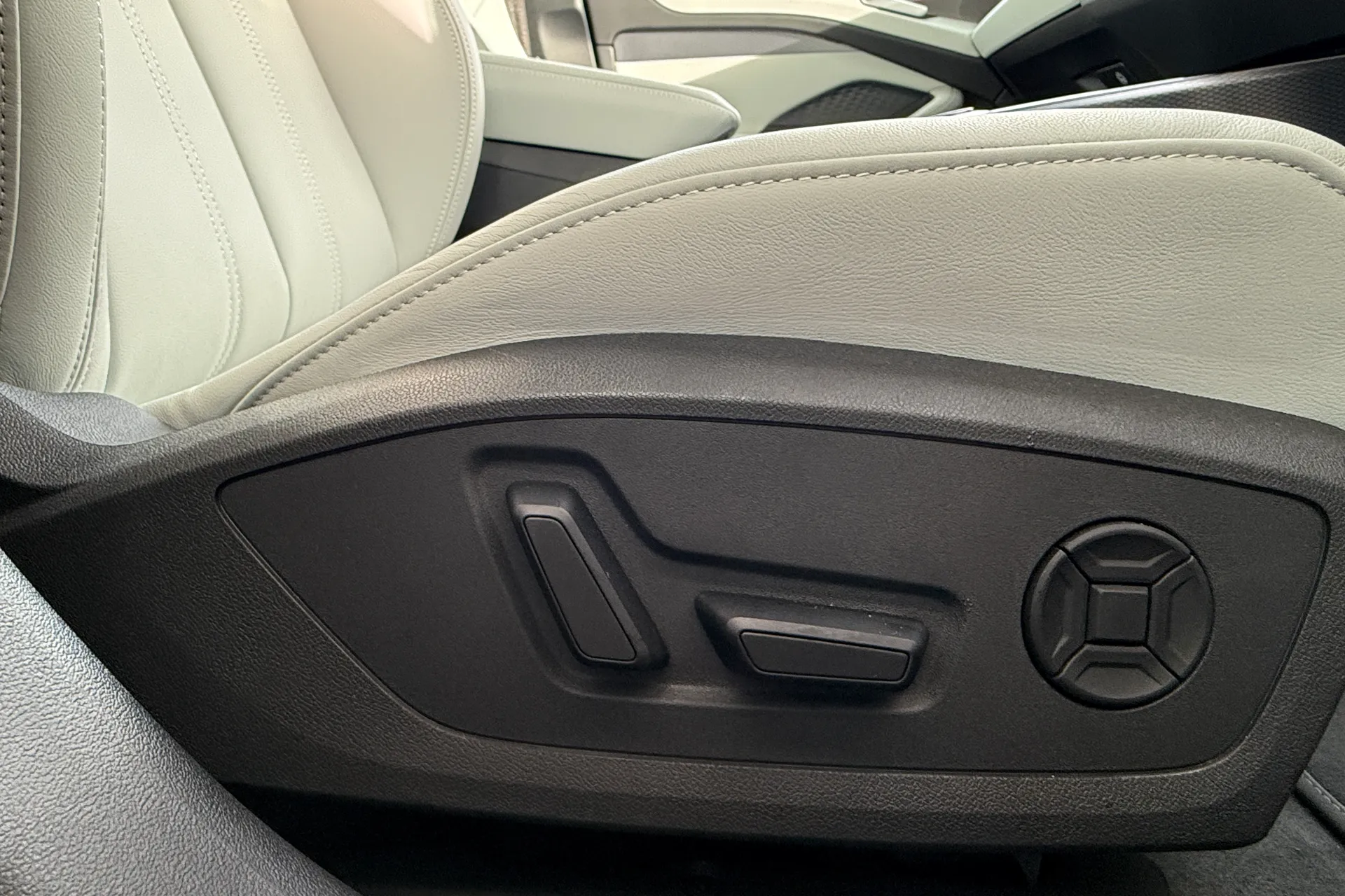 Audi A6 thumbnail image number 7