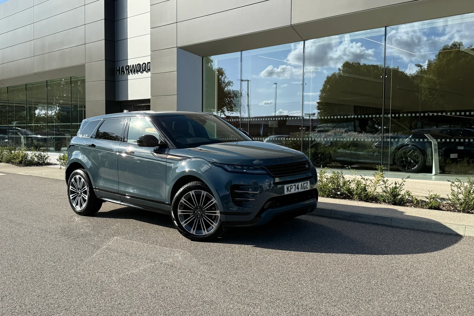 LAND ROVER RANGE ROVER EVOQUE focused image