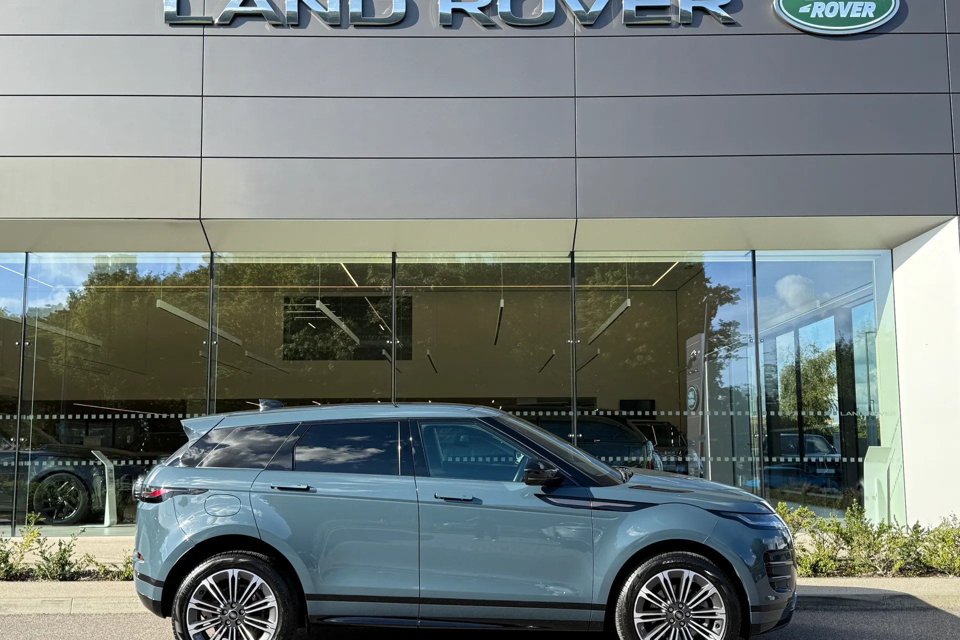 LAND ROVER RANGE ROVER EVOQUE thumbnail image number 2