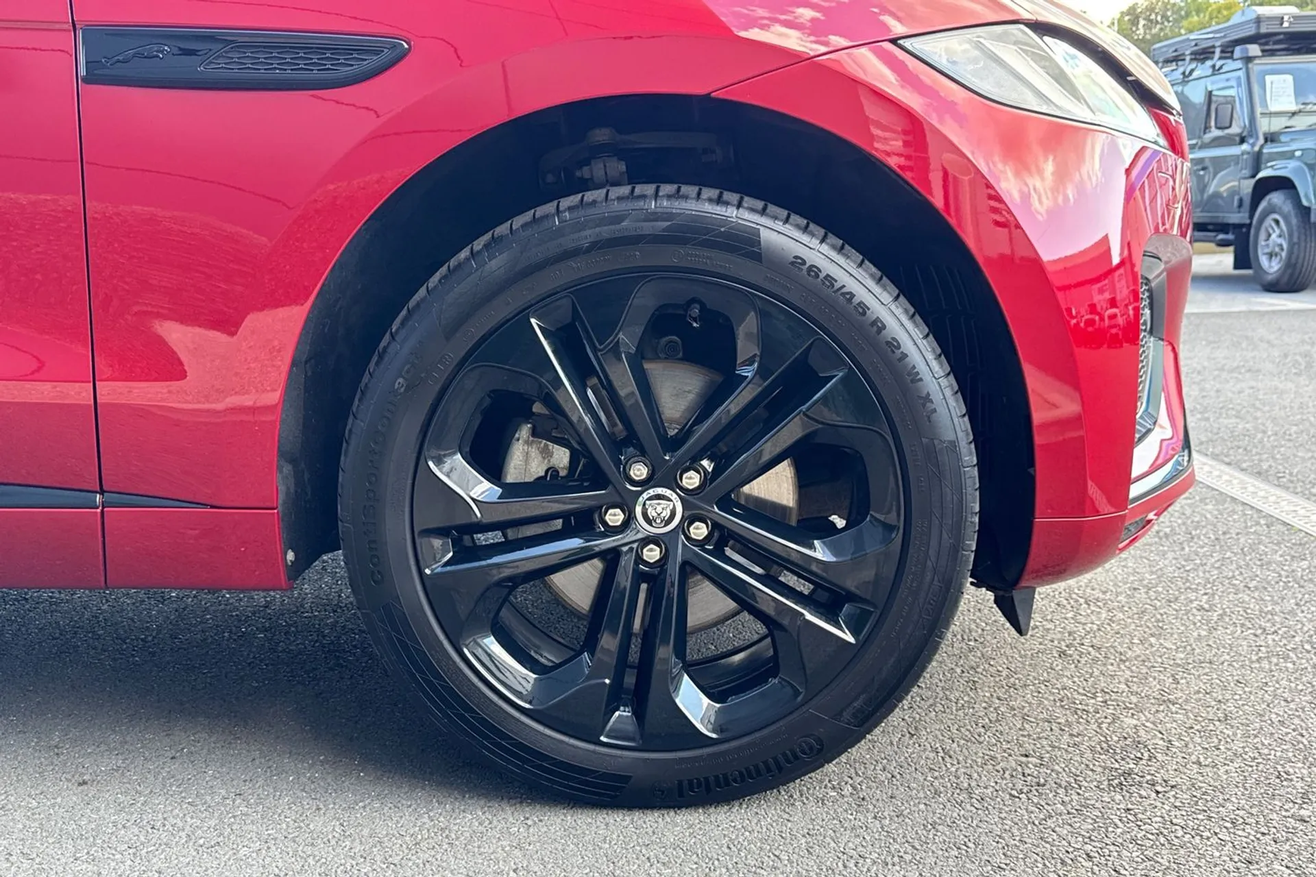 Jaguar F-PACE thumbnail image number 17