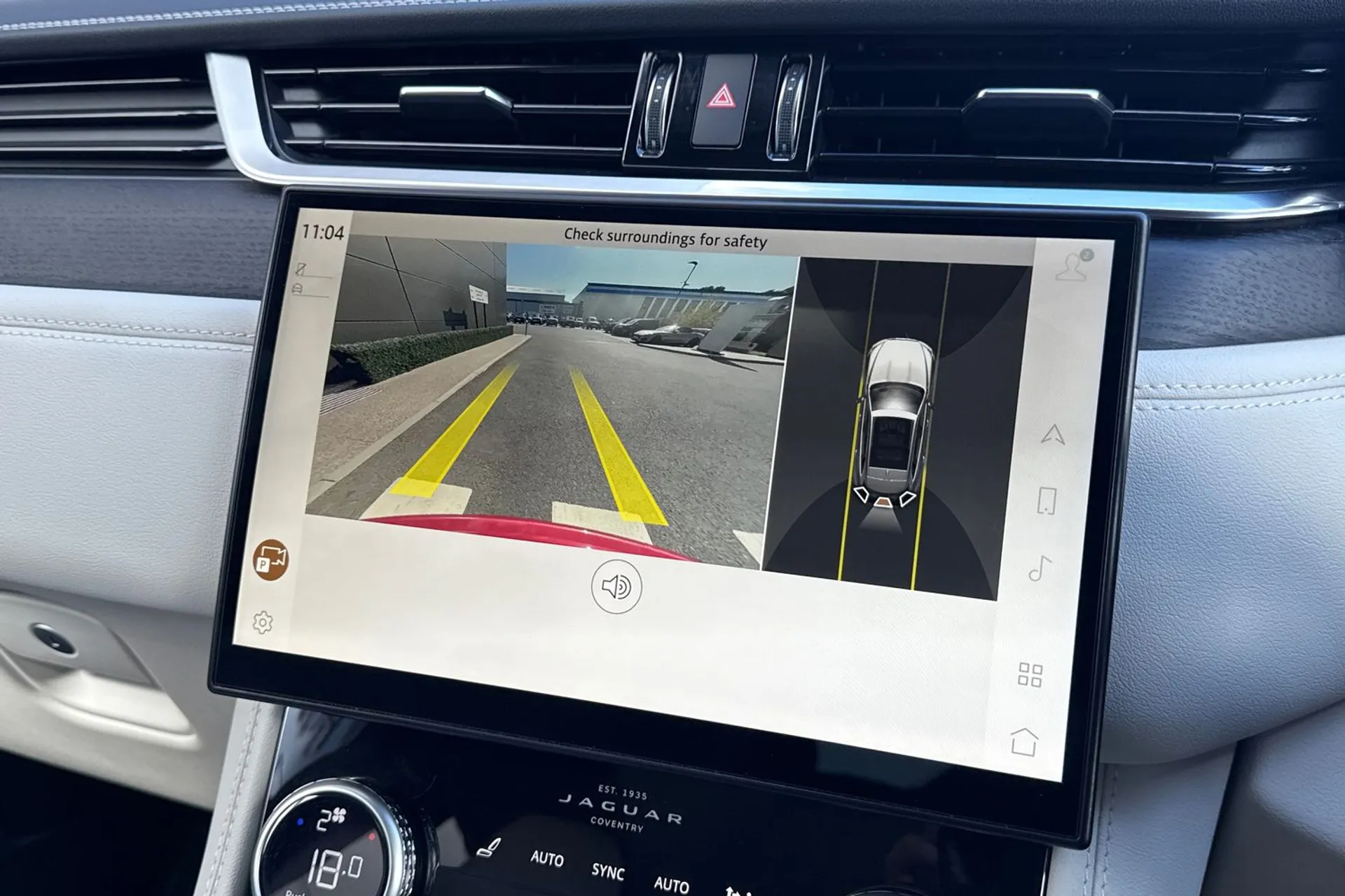 Jaguar F-PACE thumbnail image number 4