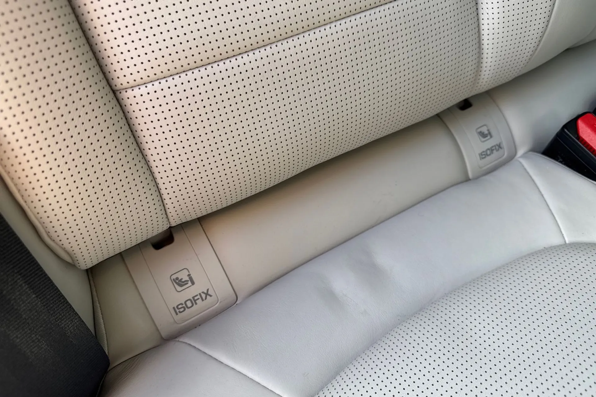 Jaguar F-PACE thumbnail image number 37