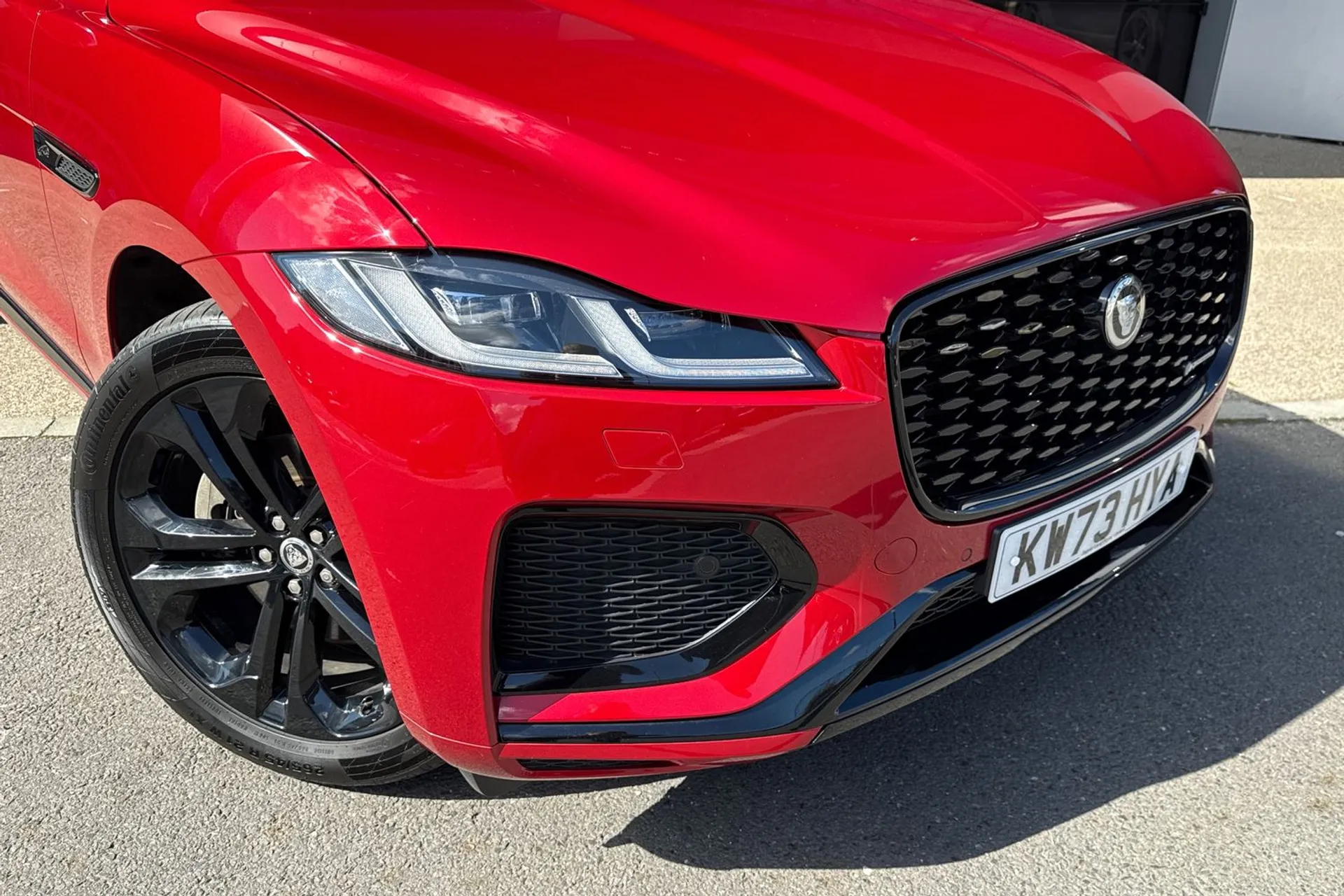 Jaguar F-PACE thumbnail image number 16