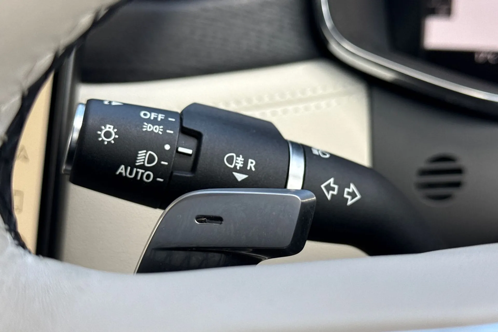 Jaguar F-PACE thumbnail image number 64