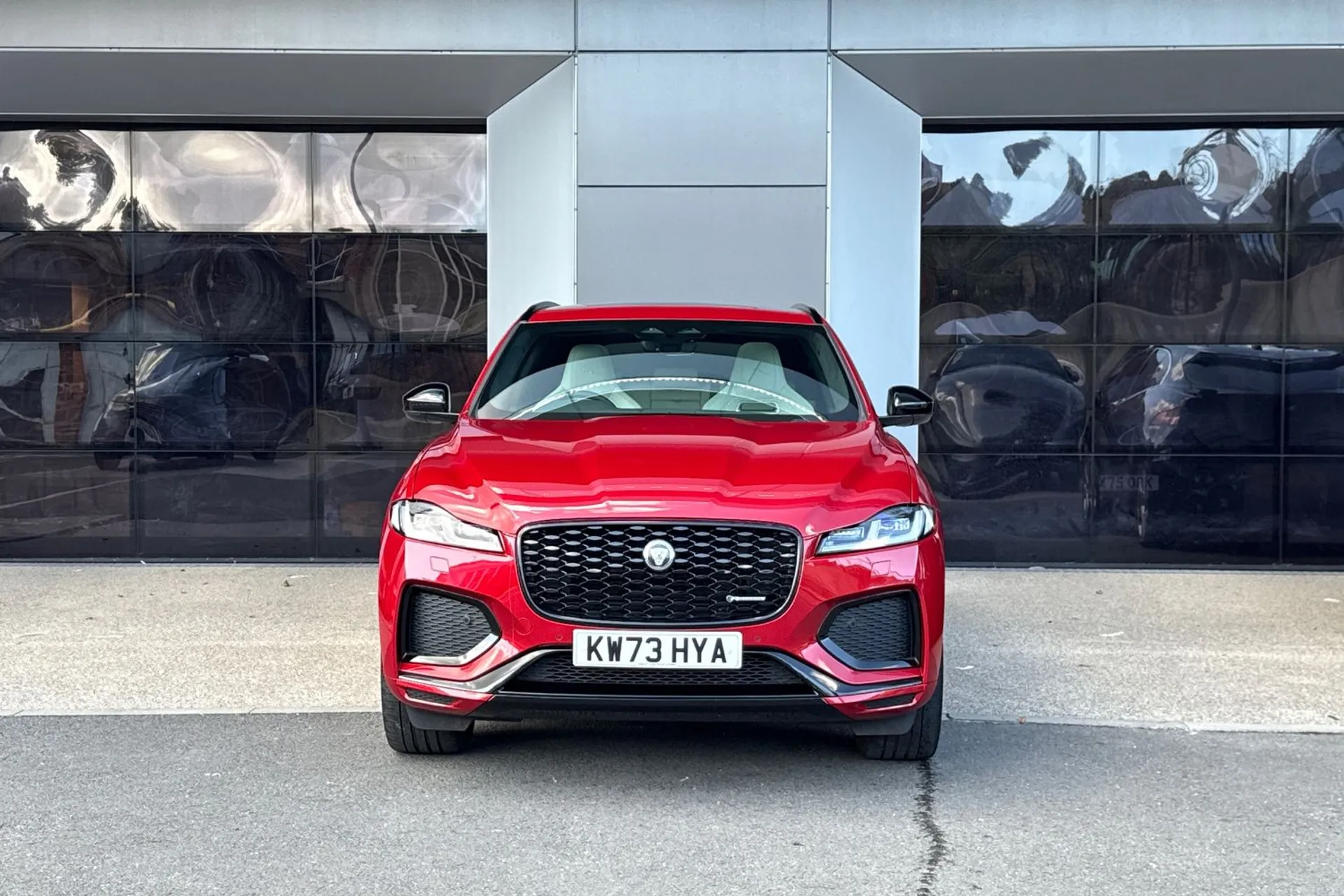 Jaguar F-PACE thumbnail image number 15