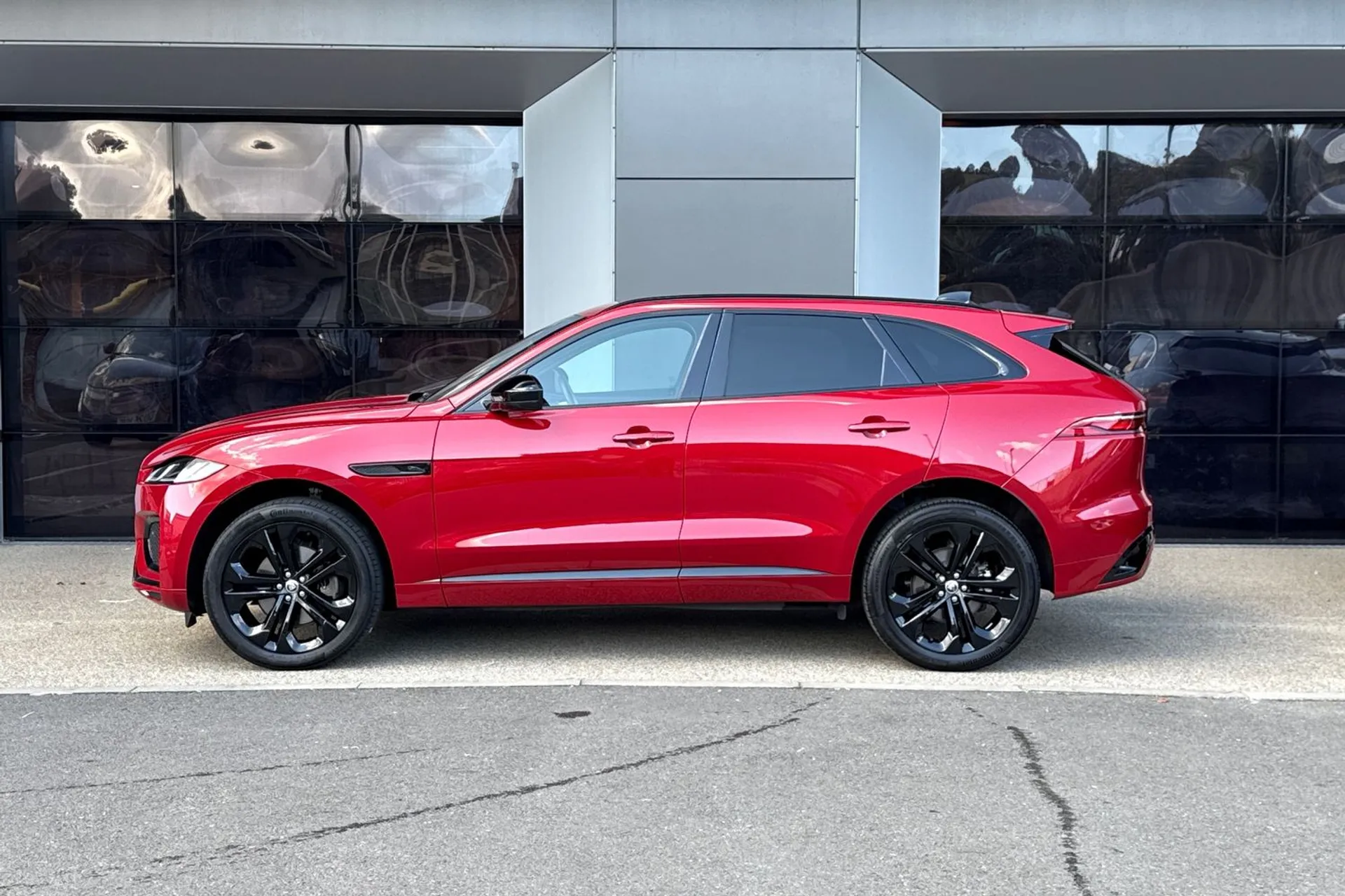 Jaguar F-PACE thumbnail image number 11