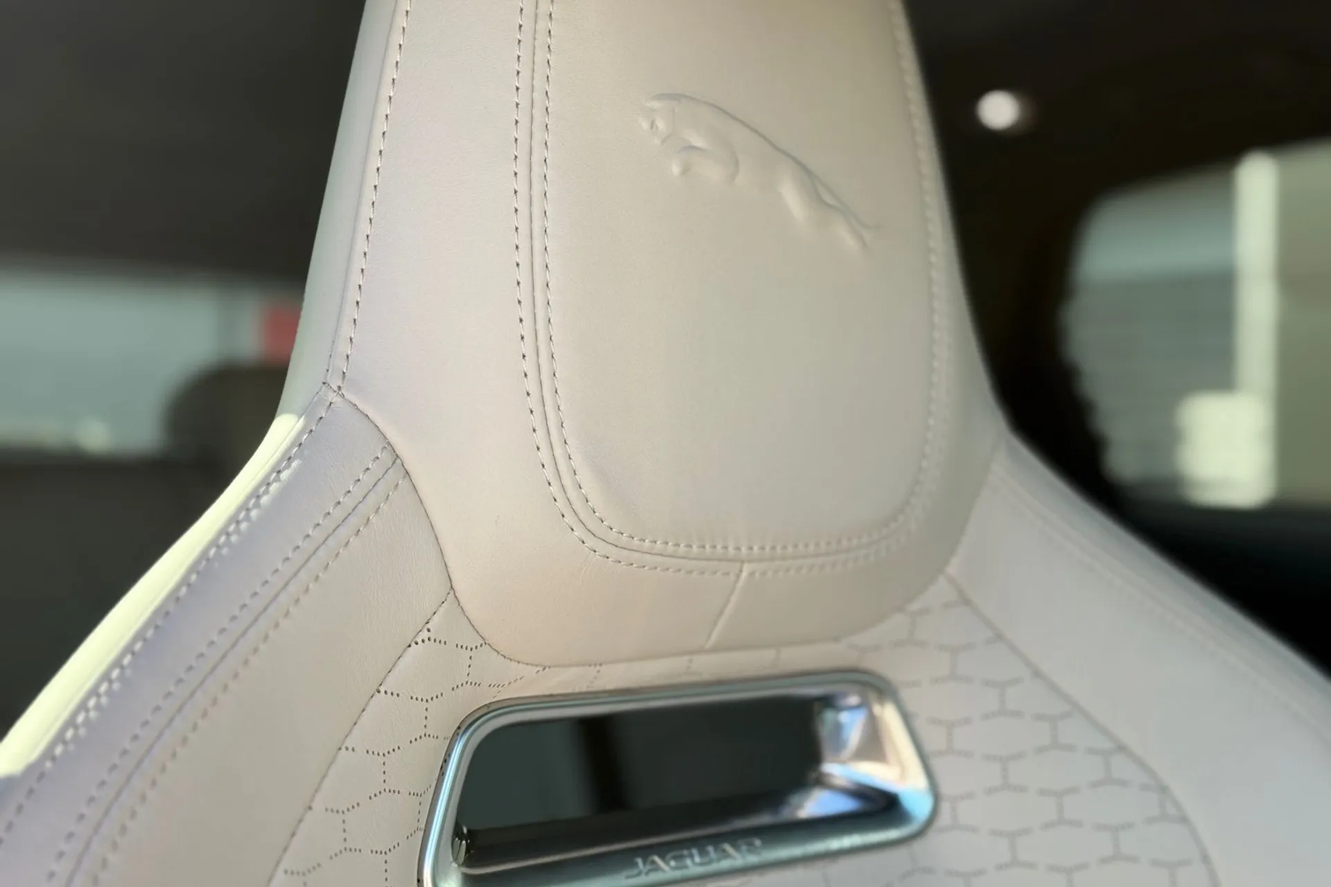 Jaguar F-PACE thumbnail image number 21