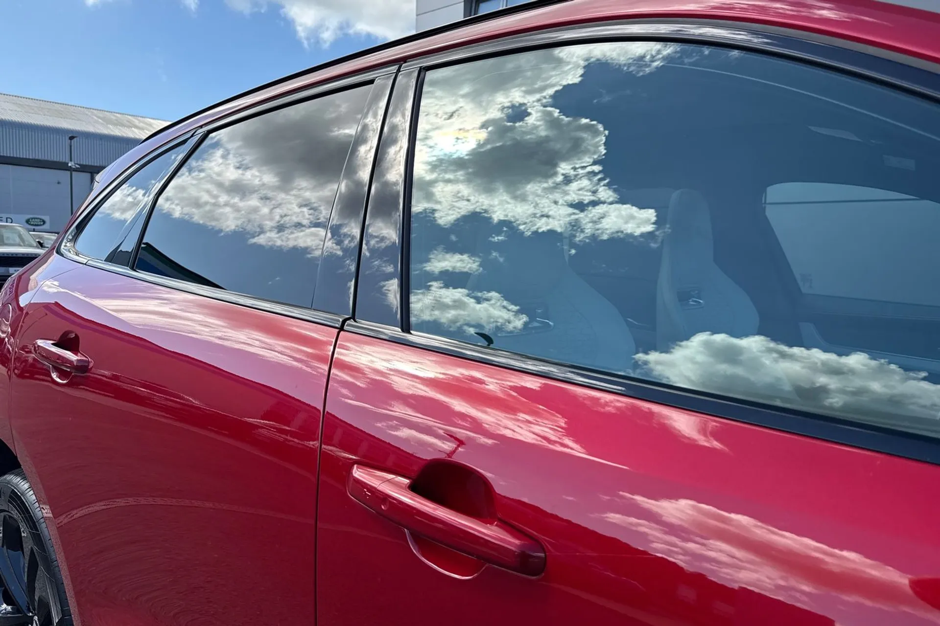 Jaguar F-PACE thumbnail image number 23