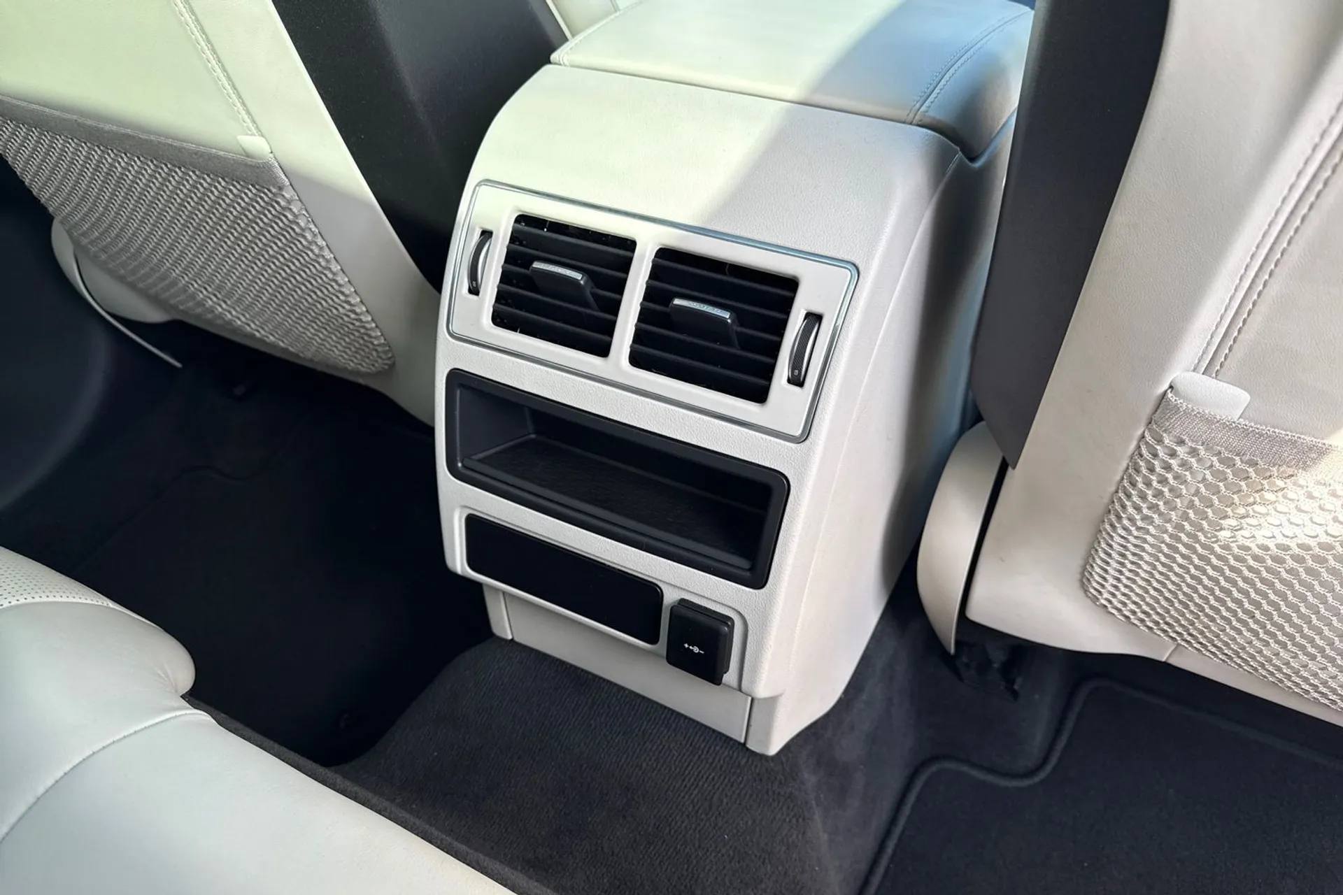 Jaguar F-PACE thumbnail image number 58