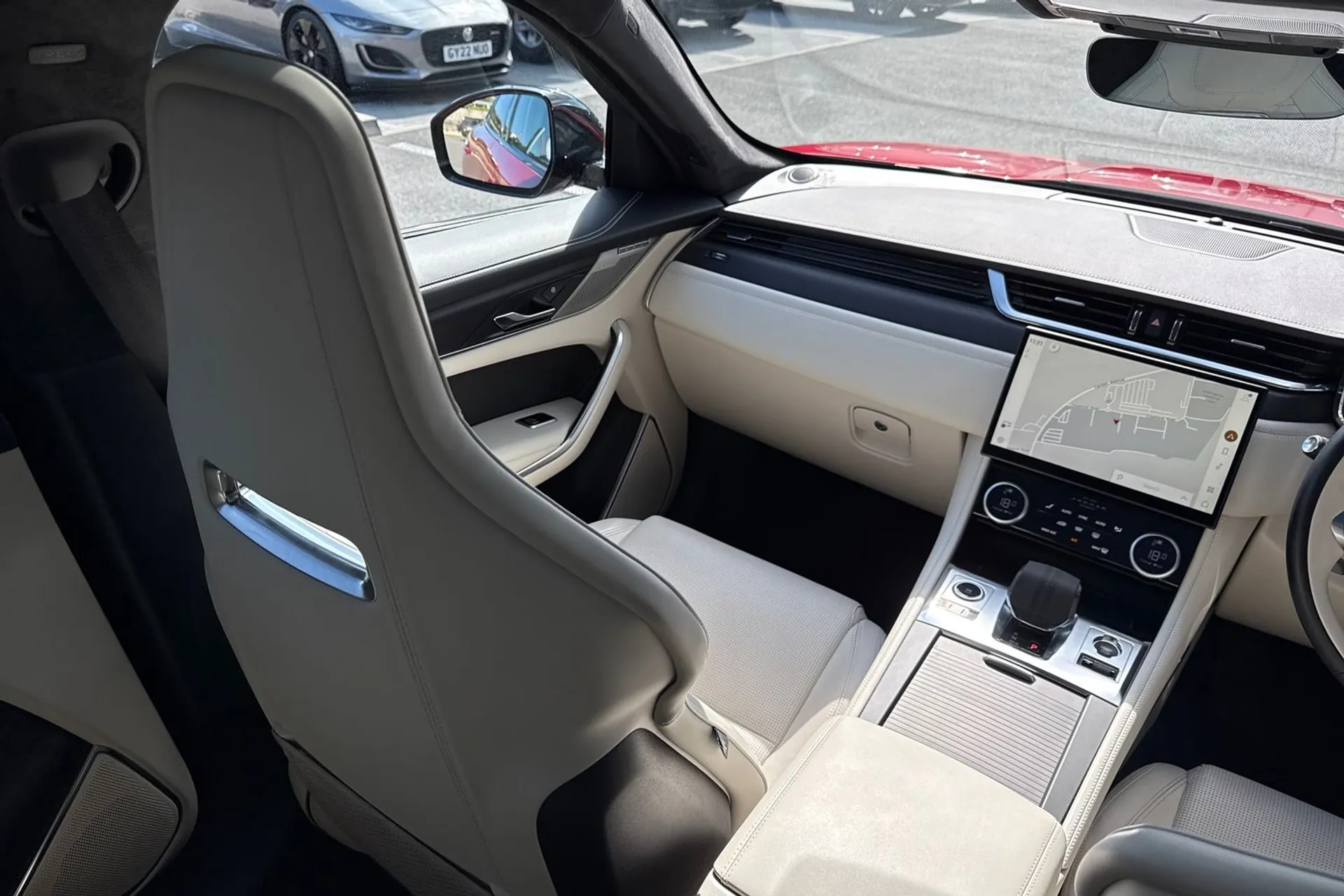 Jaguar F-PACE thumbnail image number 42