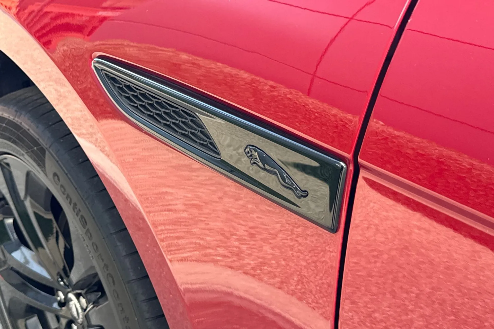 Jaguar F-PACE thumbnail image number 32