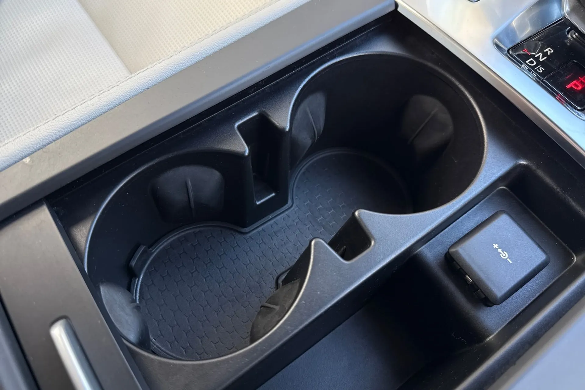 Jaguar F-PACE thumbnail image number 56