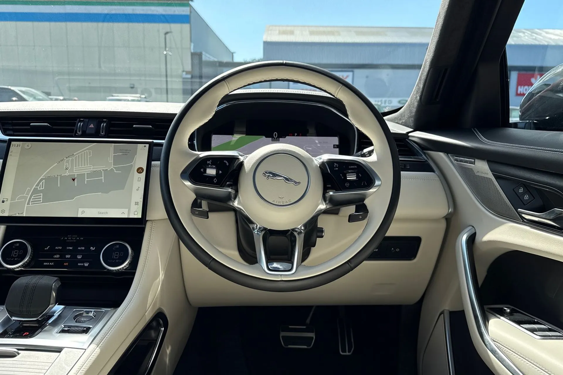 Jaguar F-PACE thumbnail image number 44