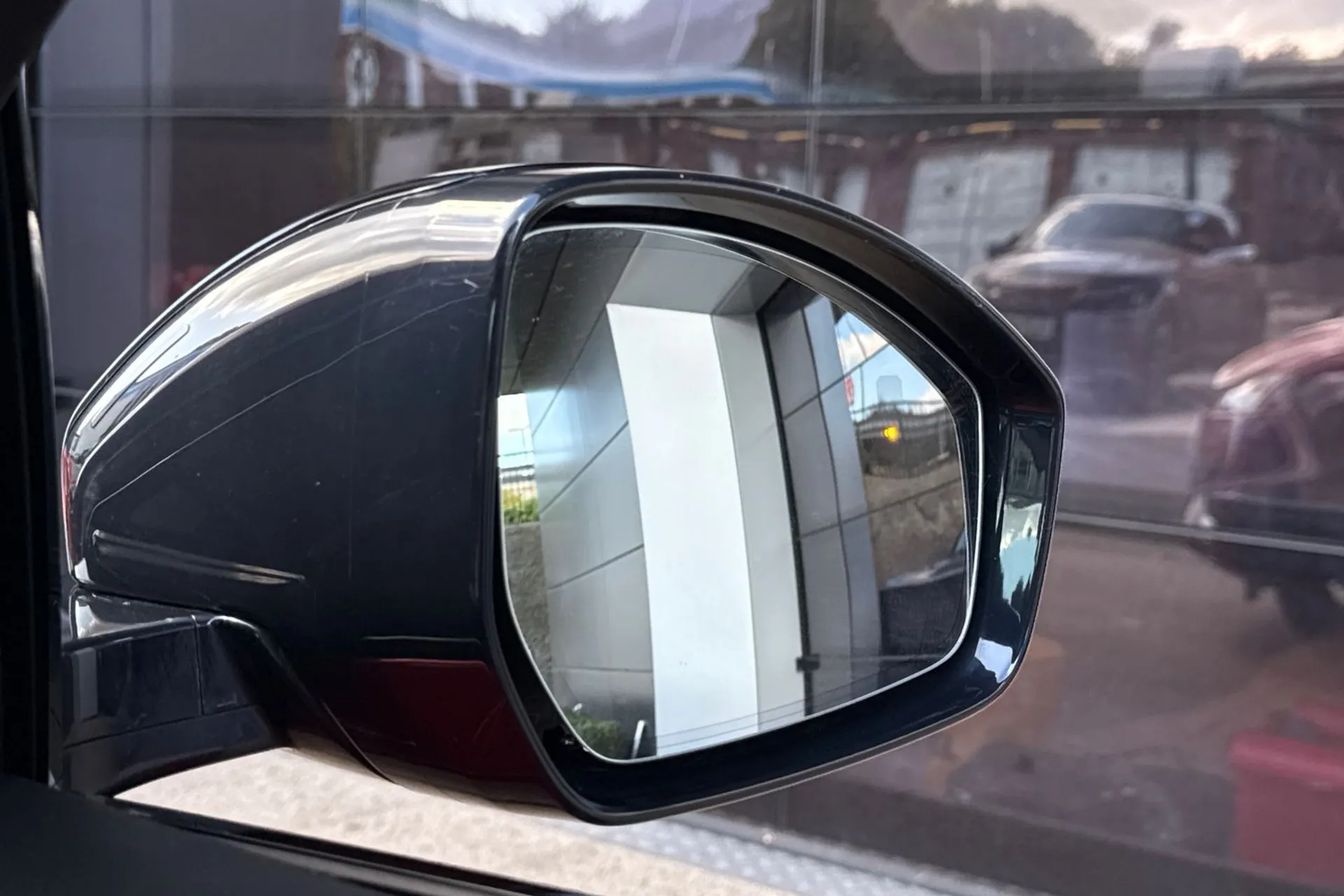 Jaguar F-PACE thumbnail image number 12