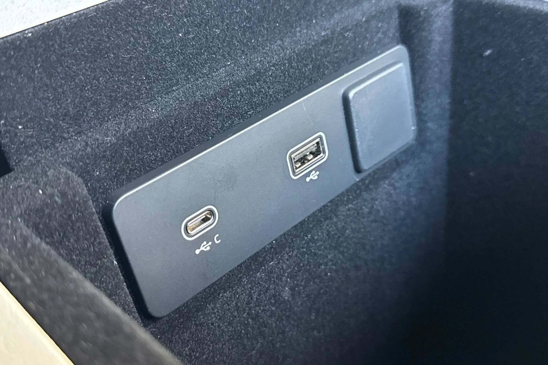 Jaguar F-PACE thumbnail image number 57