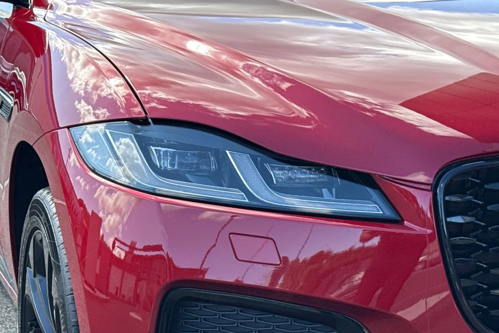 Jaguar F-PACE thumbnail image number 30