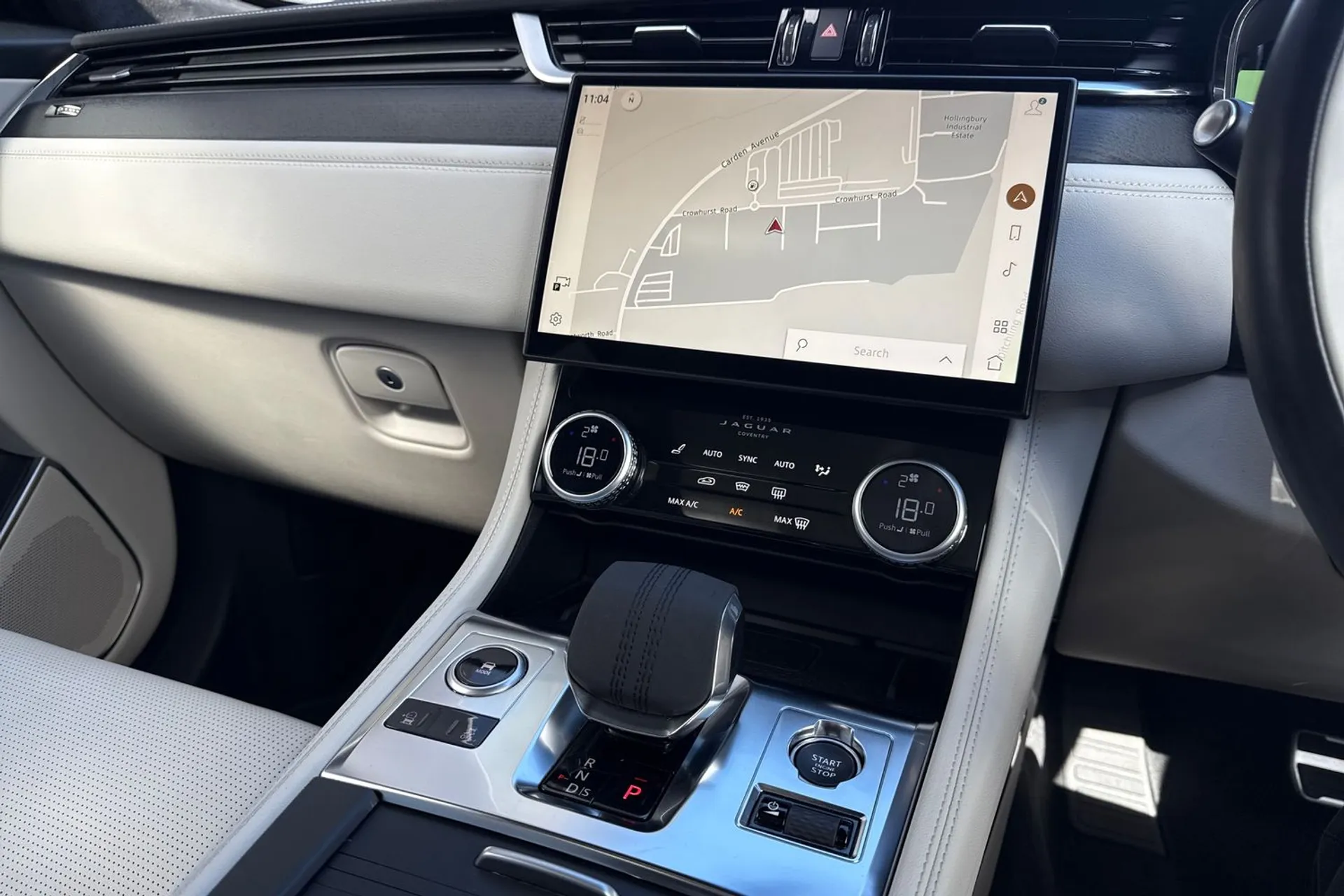 Jaguar F-PACE thumbnail image number 54