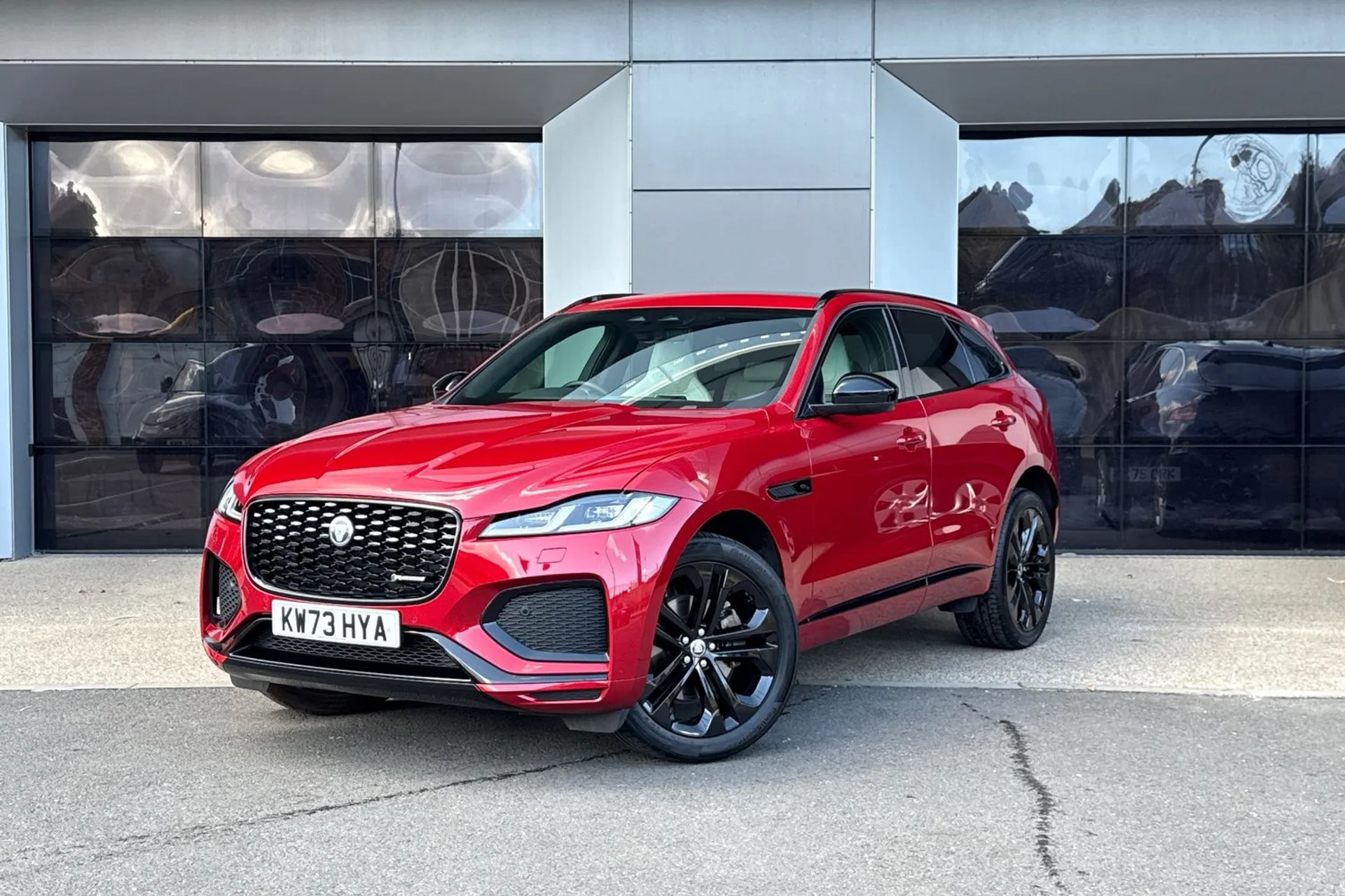 Jaguar F-PACE thumbnail image number 14