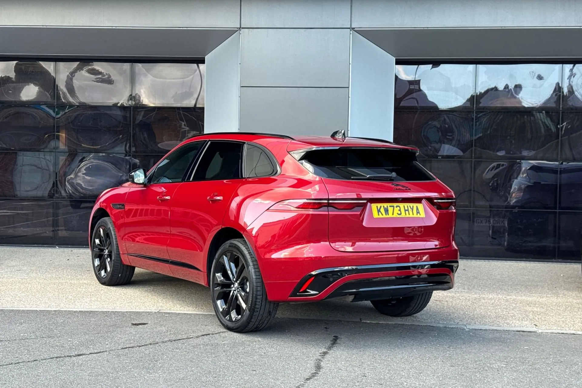 Jaguar F-PACE thumbnail image number 10