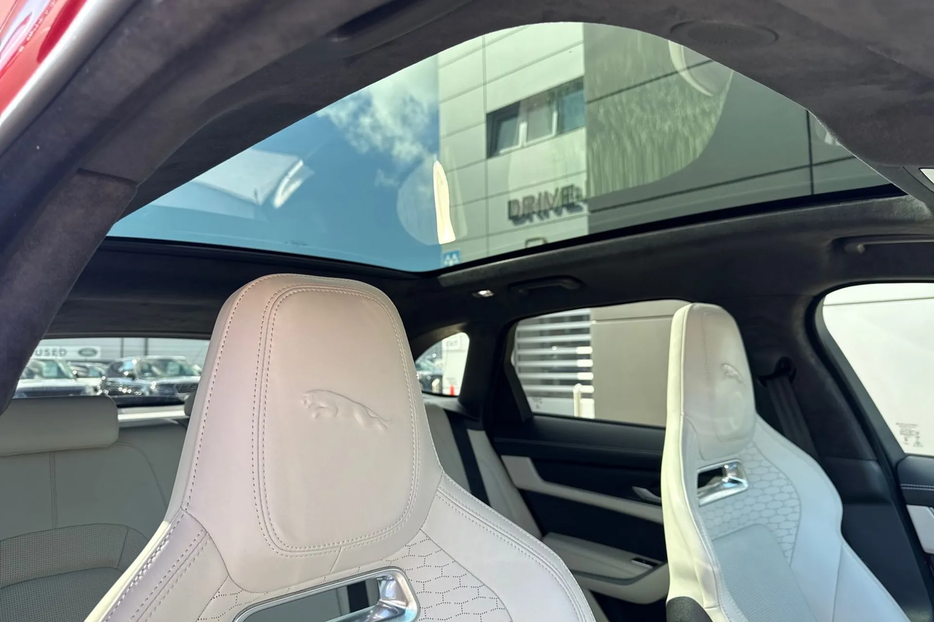 Jaguar F-PACE thumbnail image number 9