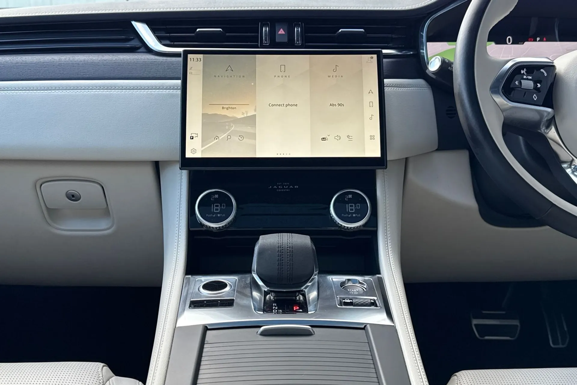 Jaguar F-PACE thumbnail image number 46